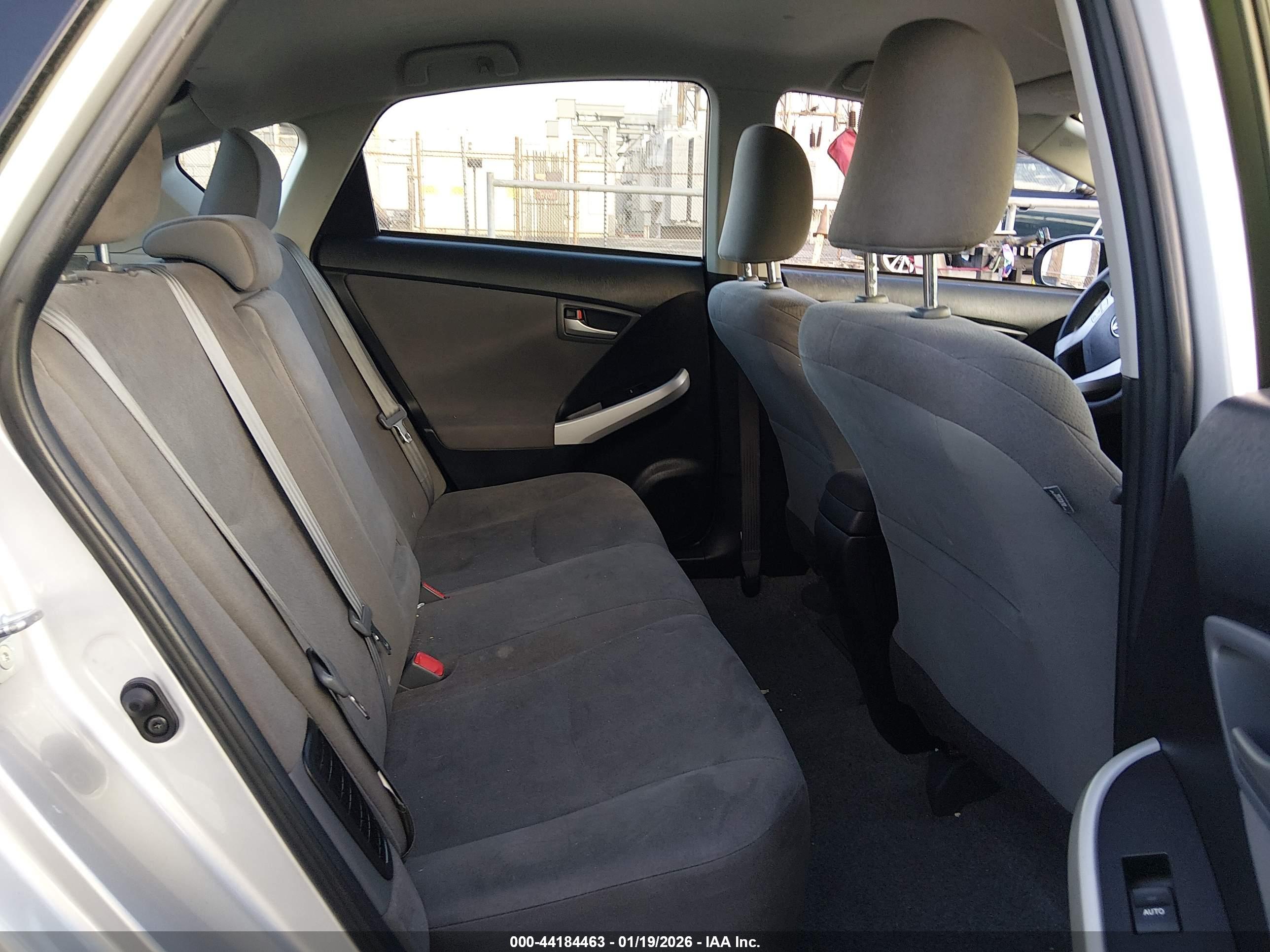 TOYOTA PRIUS image 8