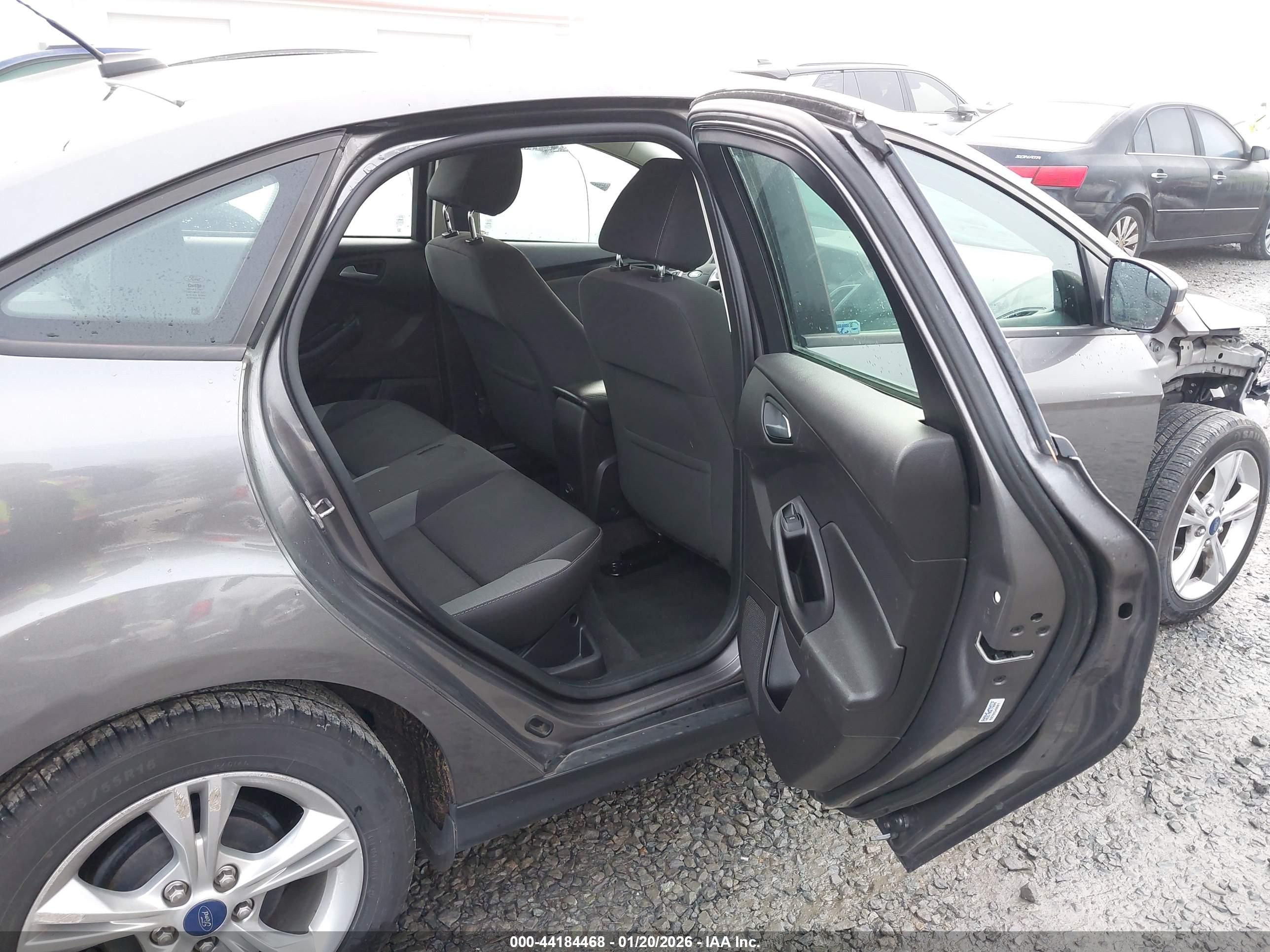 FORD FOCUS image 8