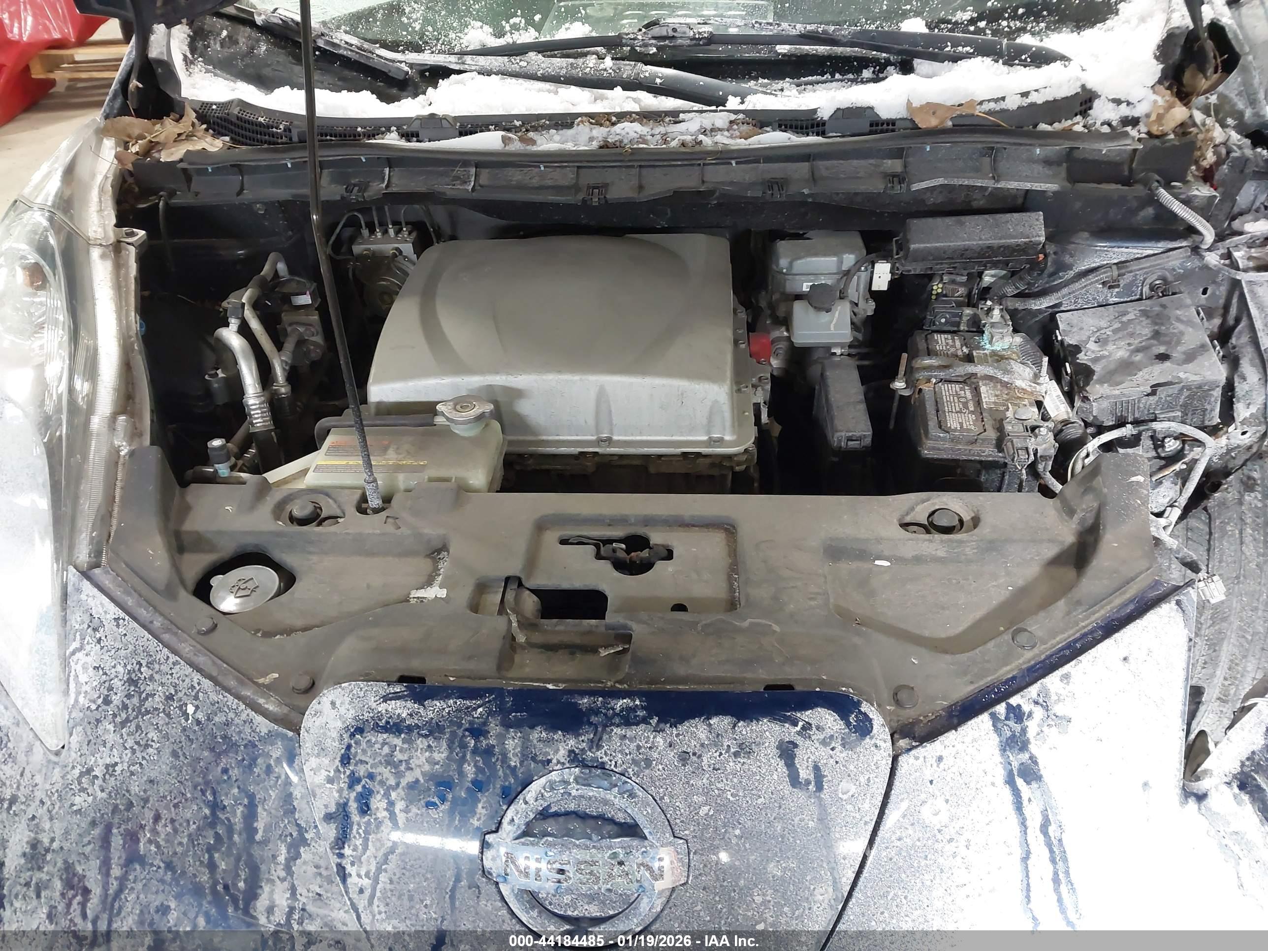 NISSAN LEAF image 10