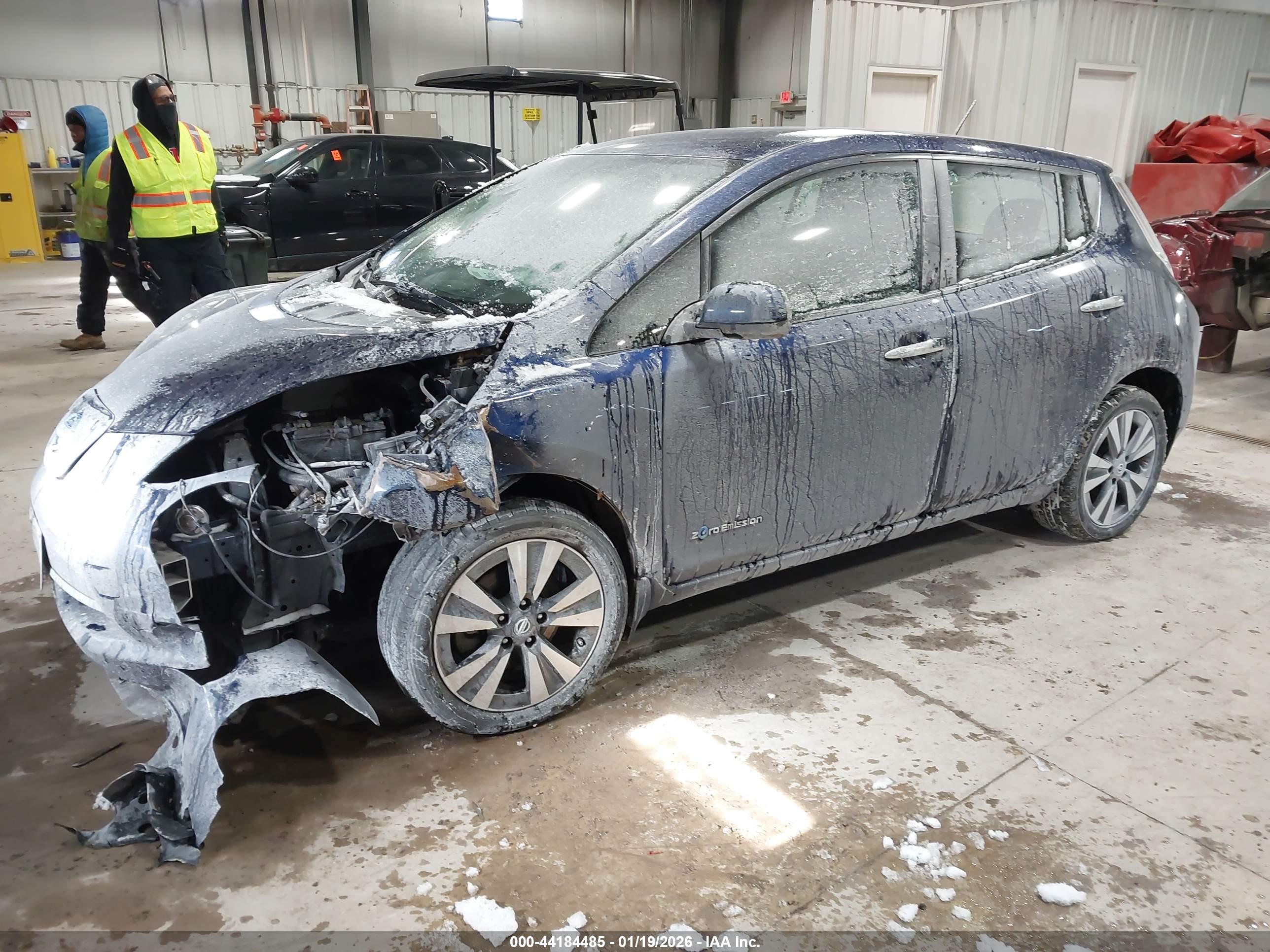 NISSAN LEAF image 2