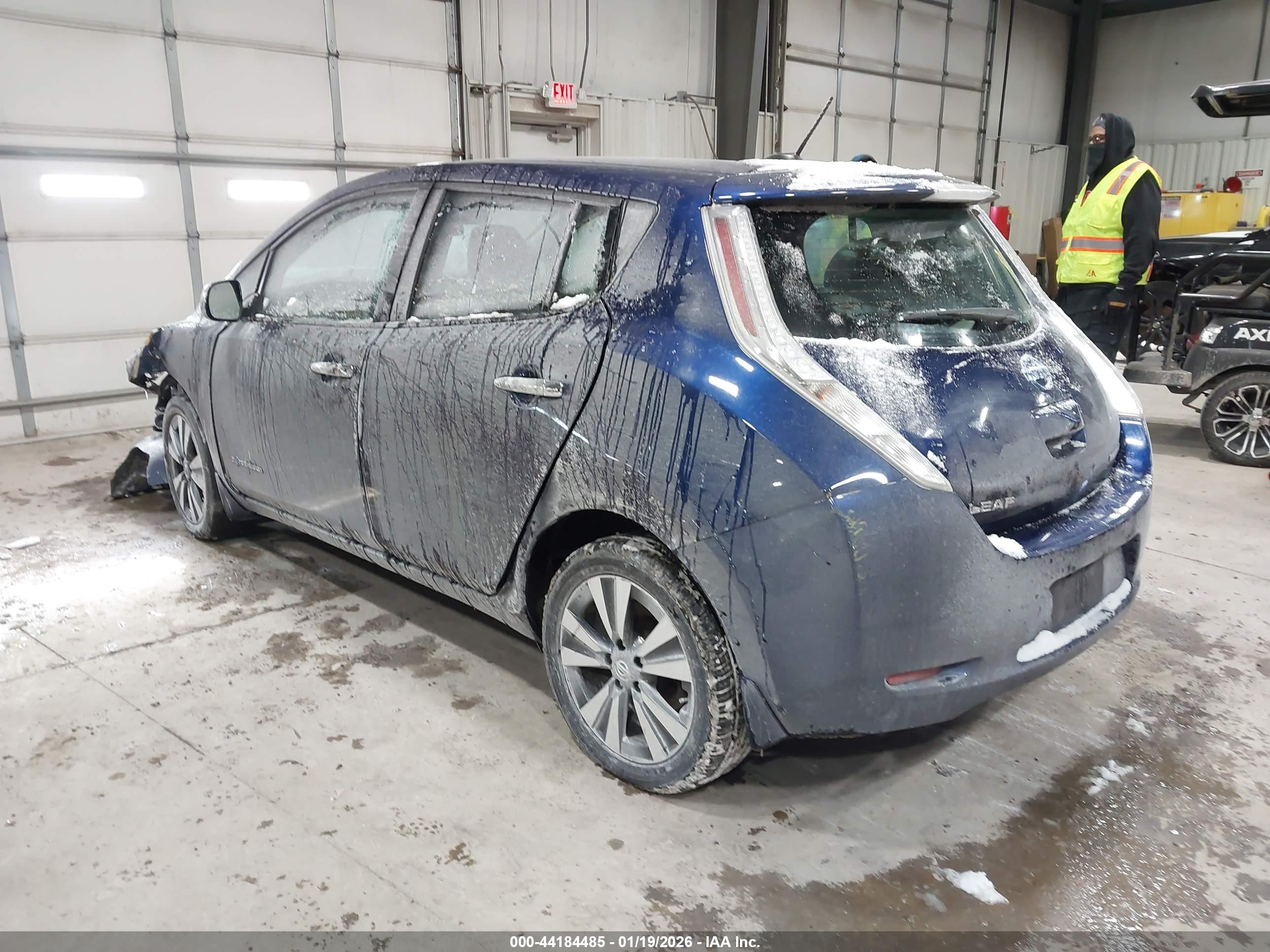NISSAN LEAF image 3