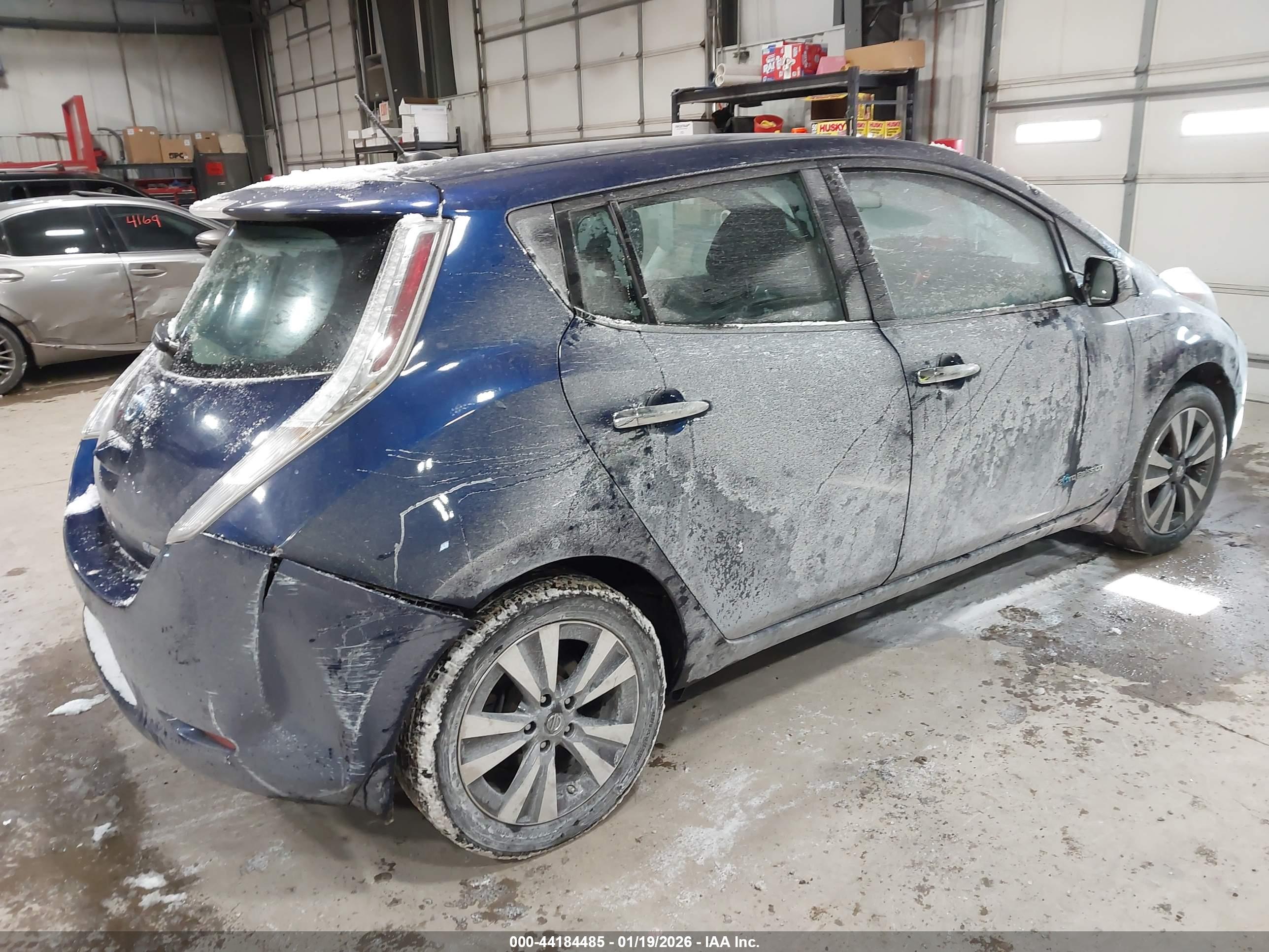 NISSAN LEAF image 4