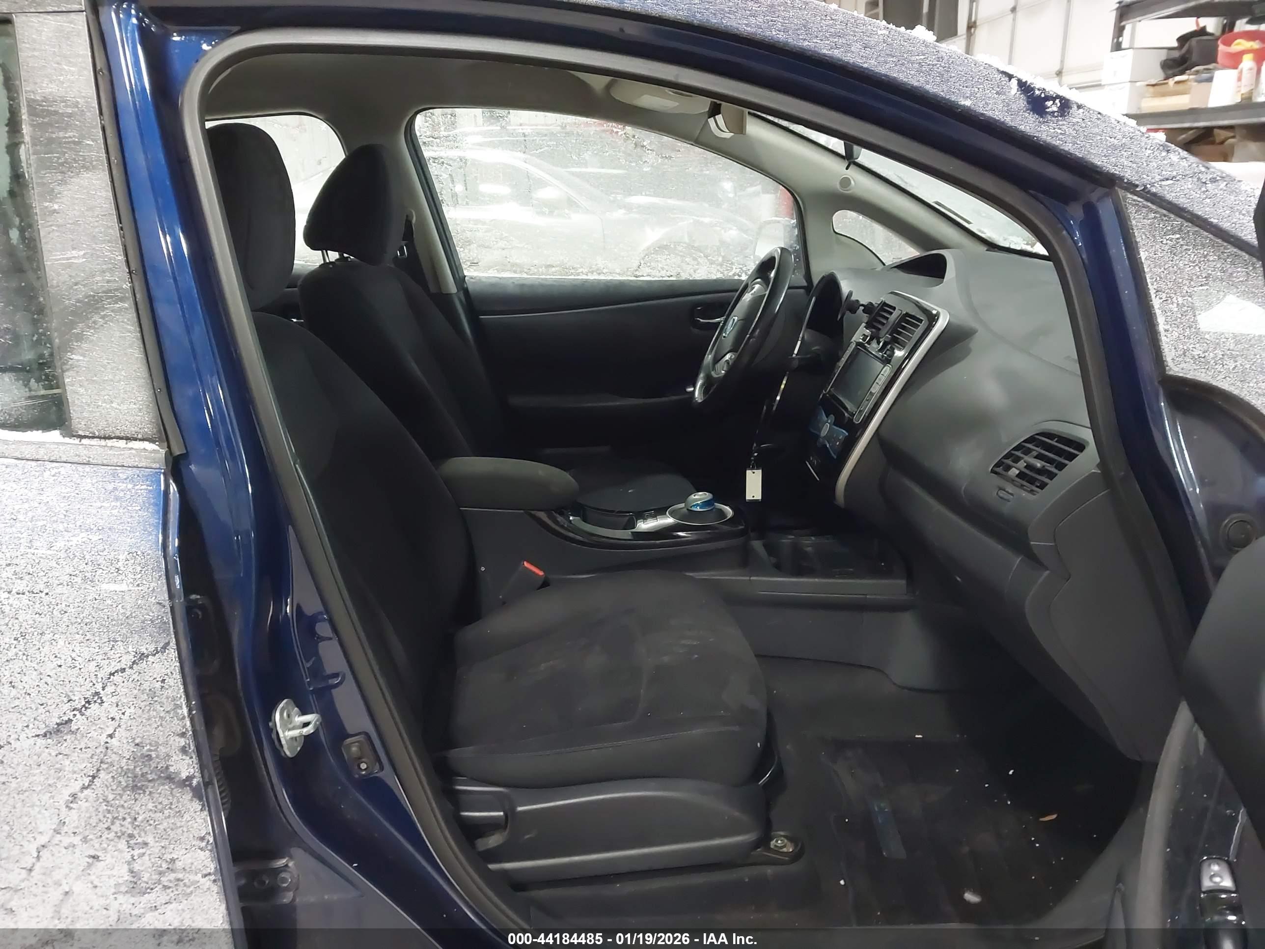 NISSAN LEAF image 5
