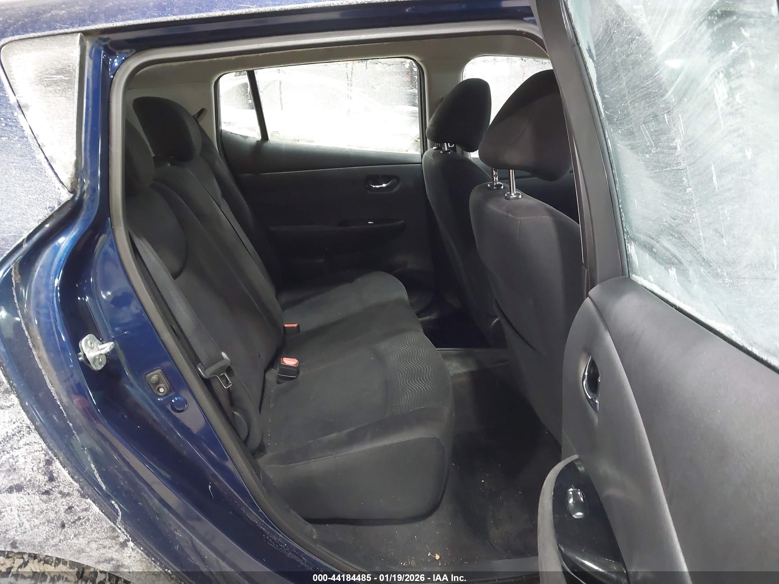 NISSAN LEAF image 8