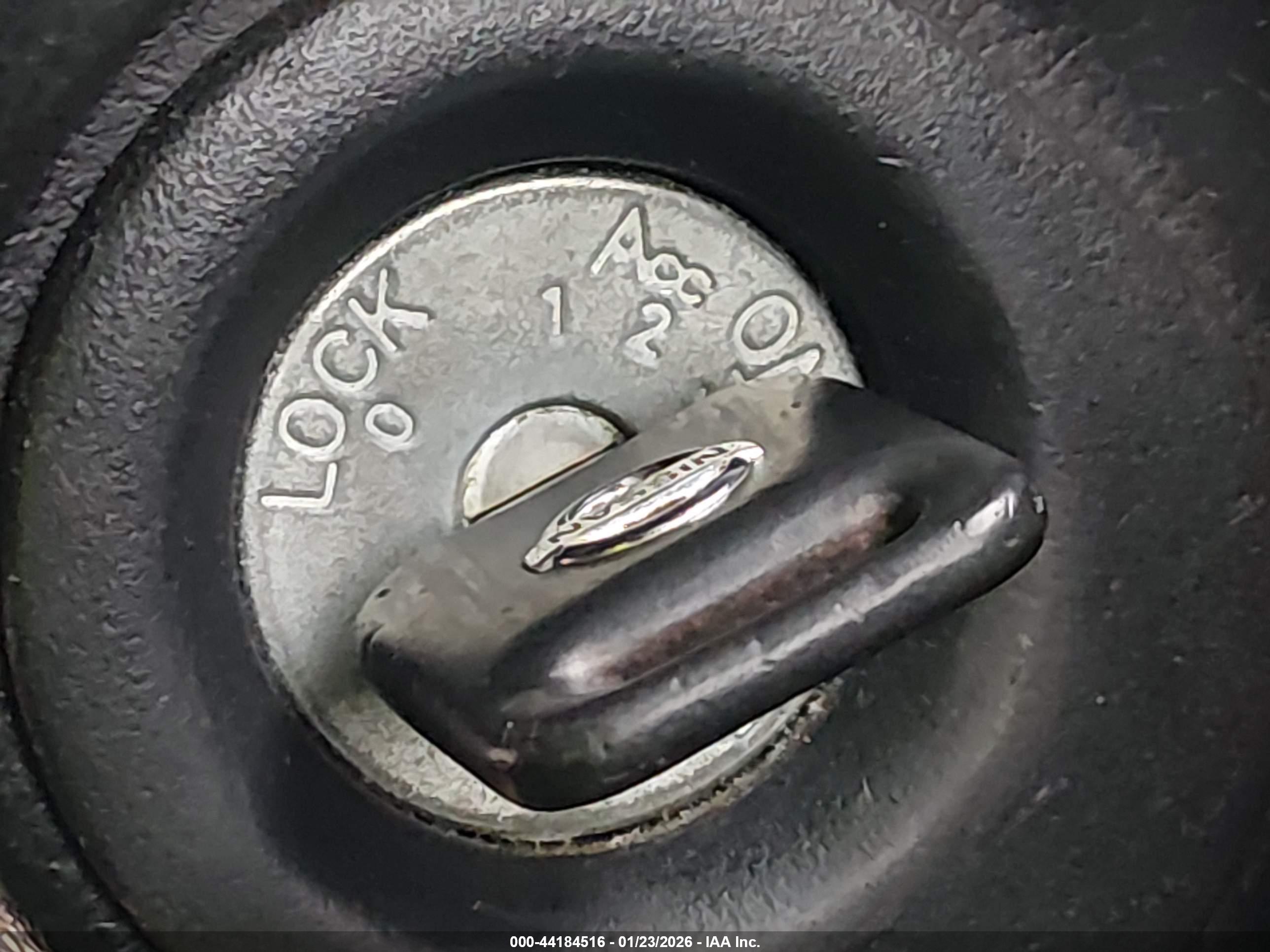 NISSAN VERSA image 11