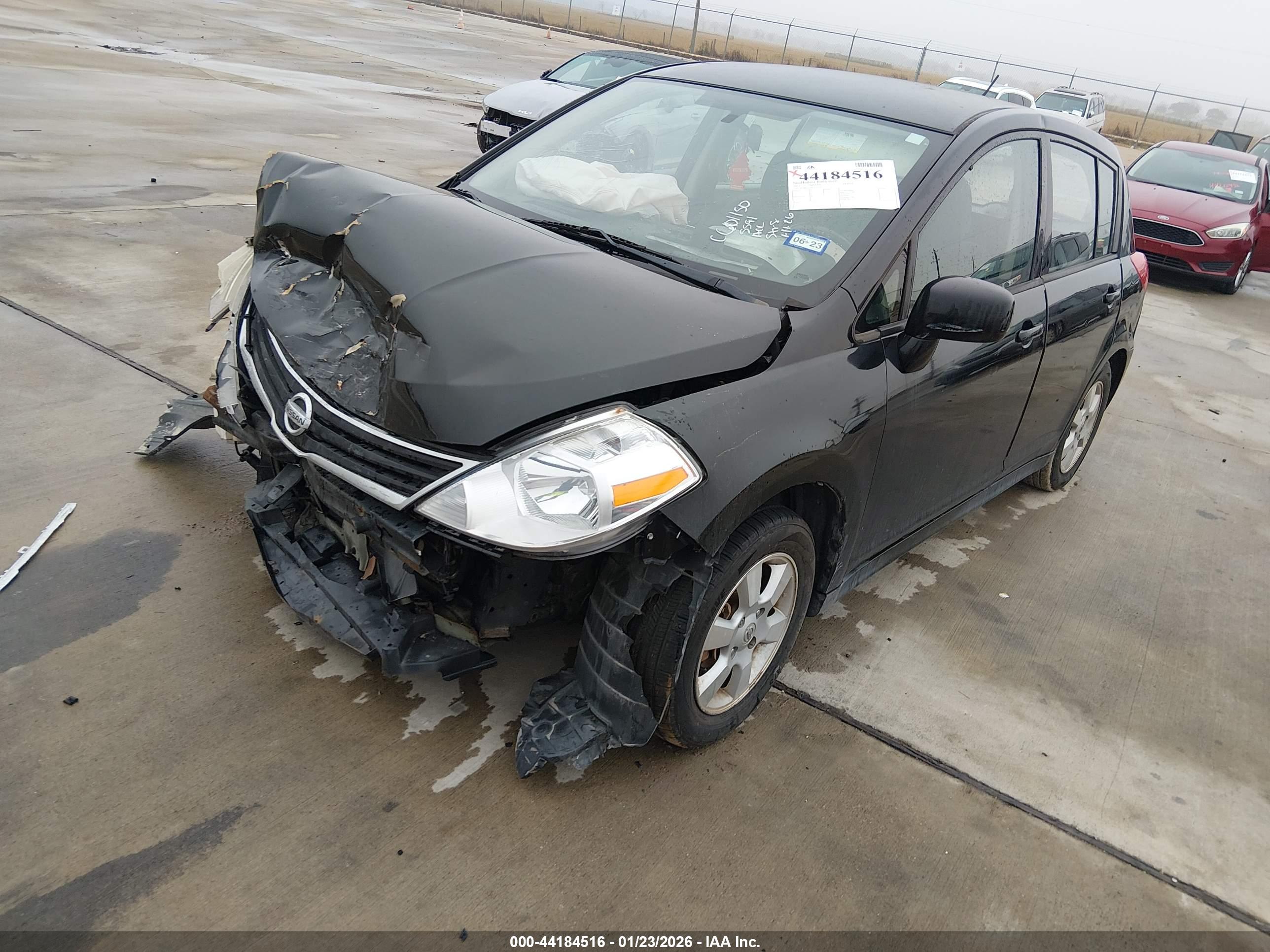 NISSAN VERSA image 2