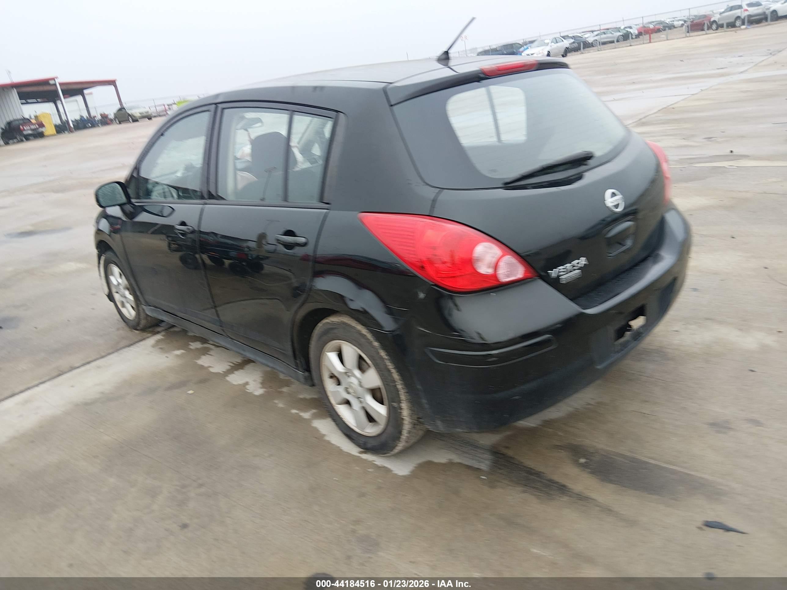 NISSAN VERSA image 3