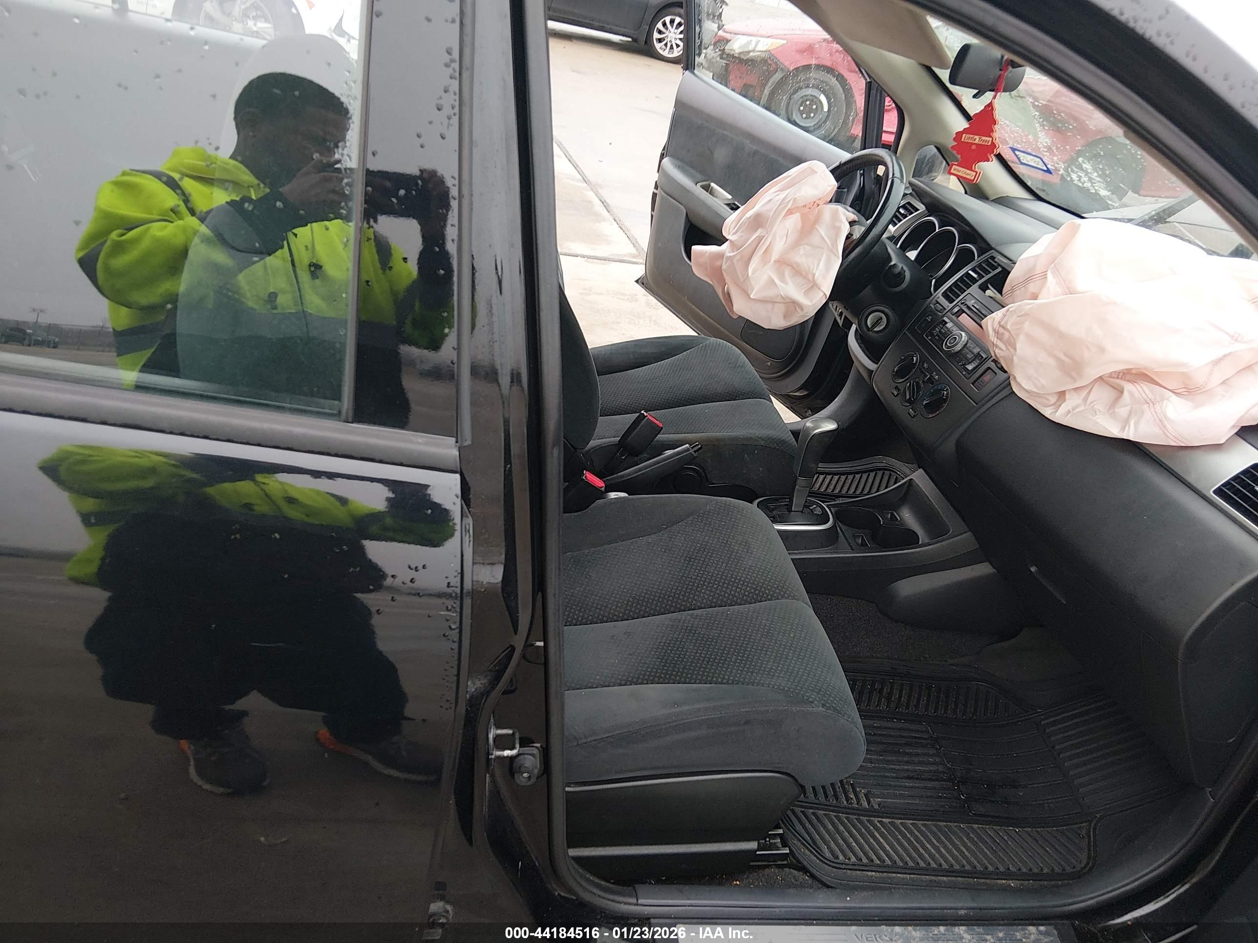 NISSAN VERSA image 5