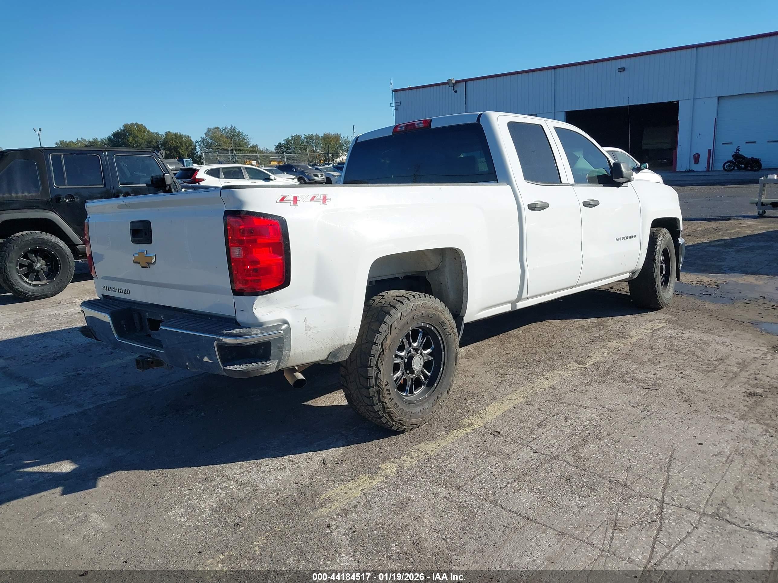 CHEVROLET SILVERADO image 4