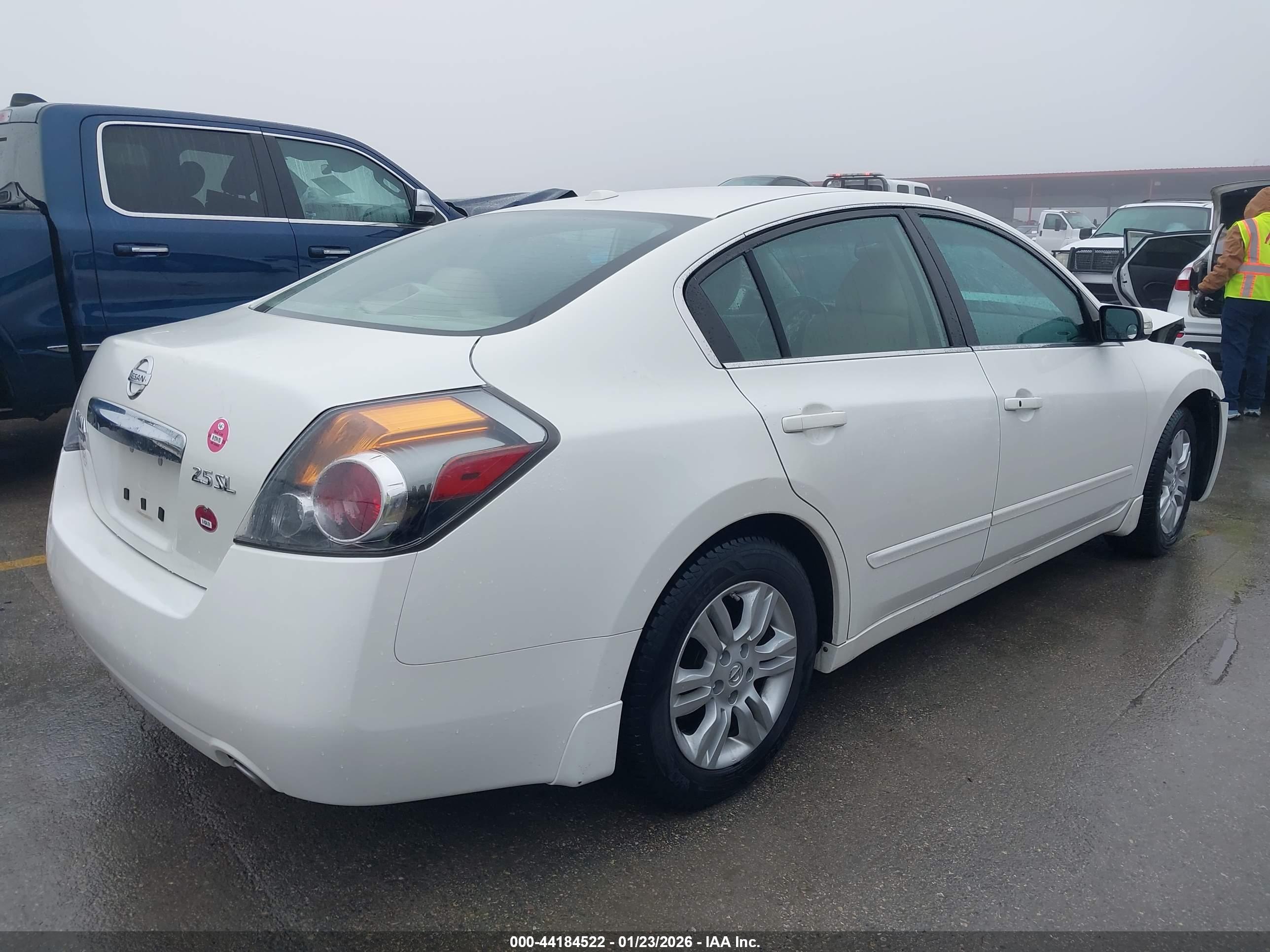 NISSAN ALTIMA image 4