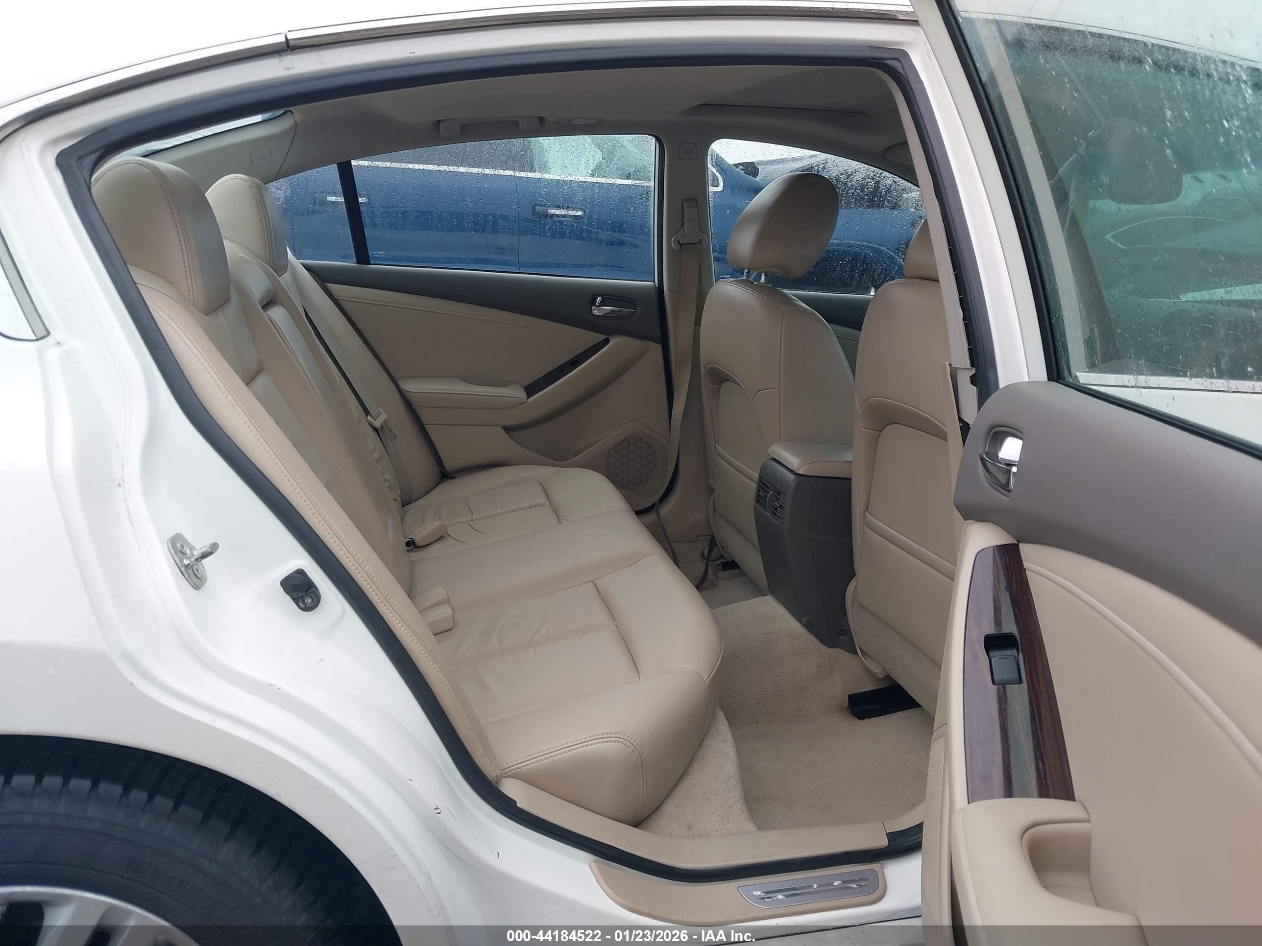 NISSAN ALTIMA image 8