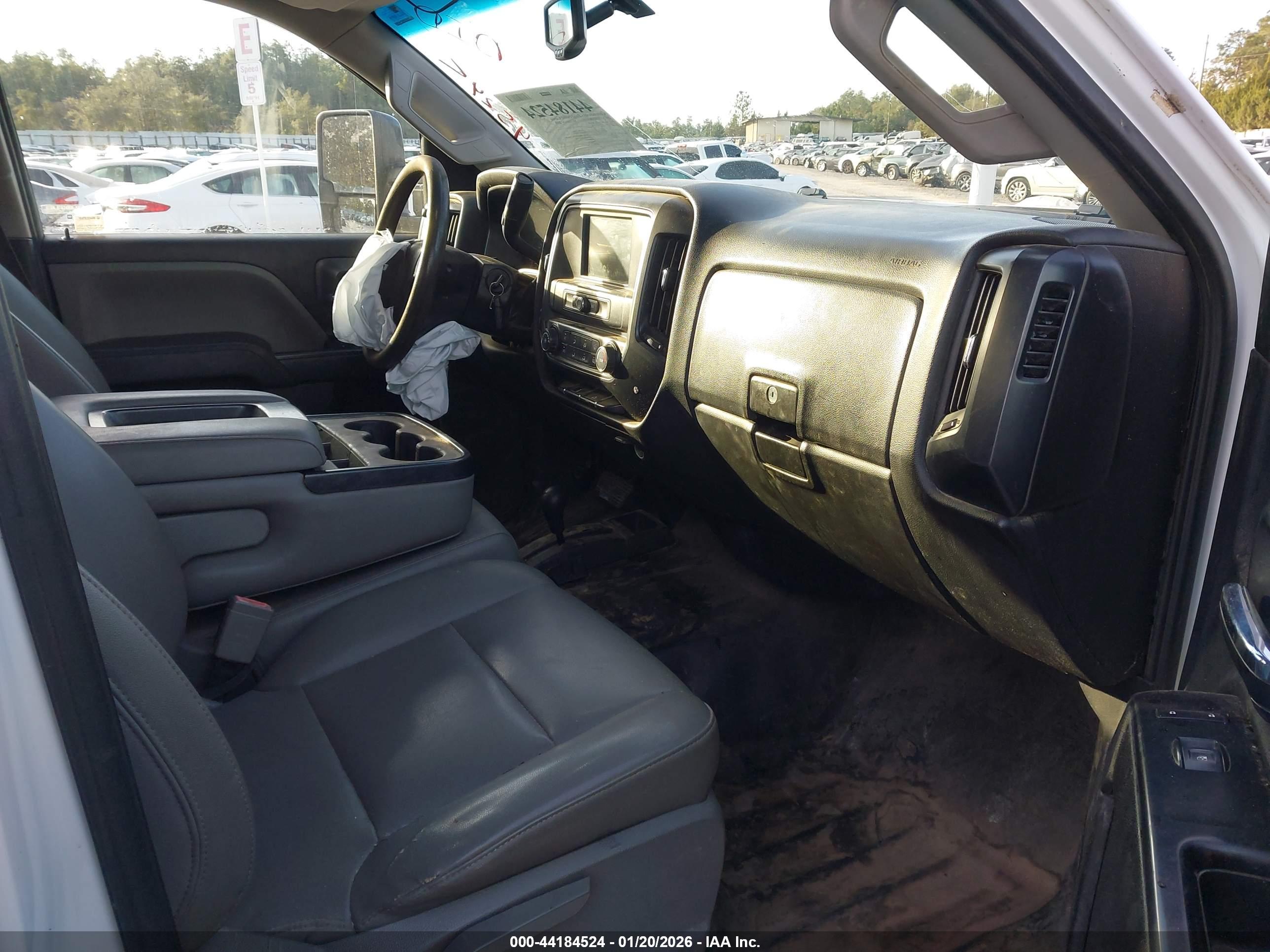 CHEVROLET SILVERADO image 5