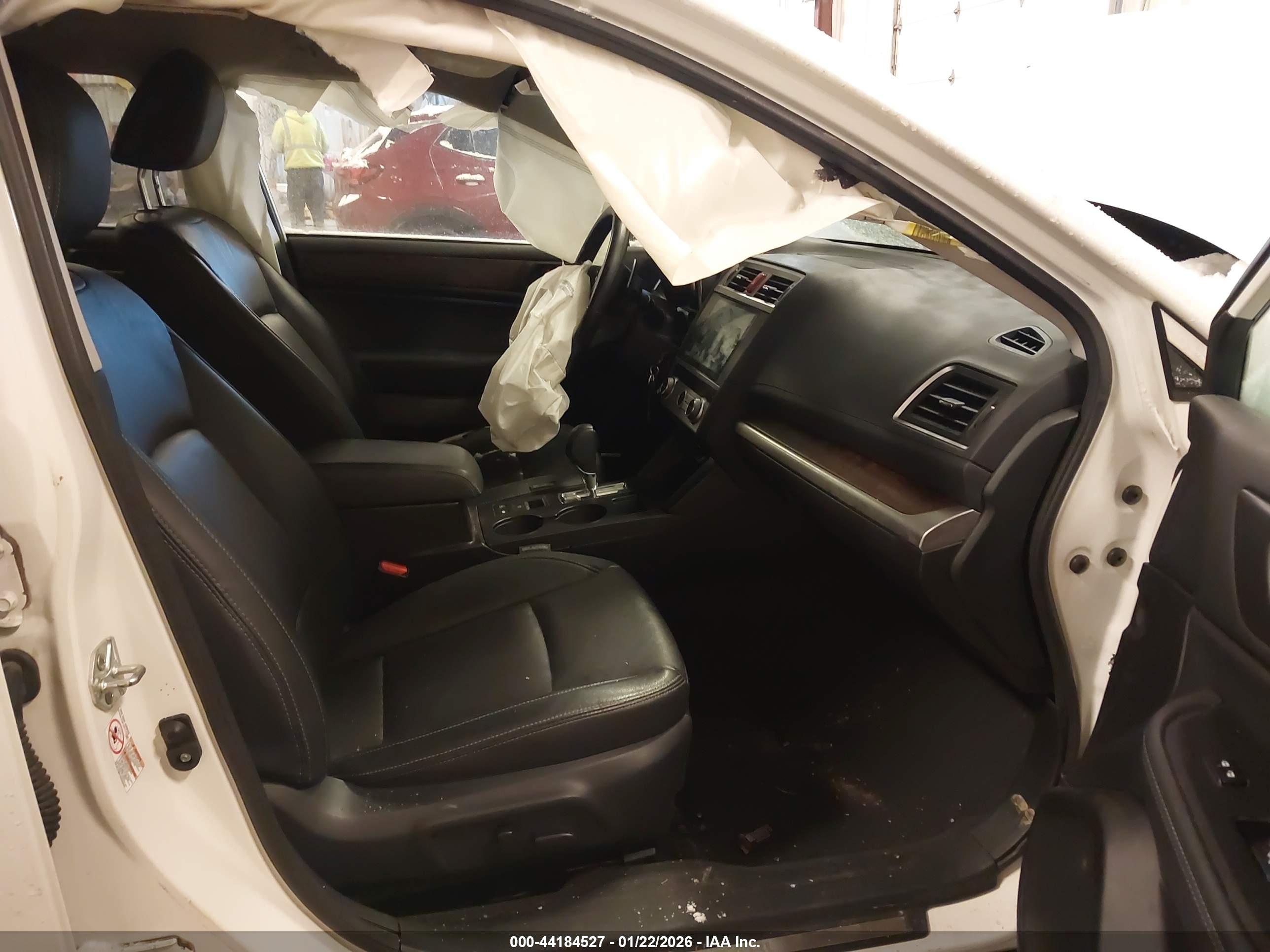 SUBARU OUTBACK image 5