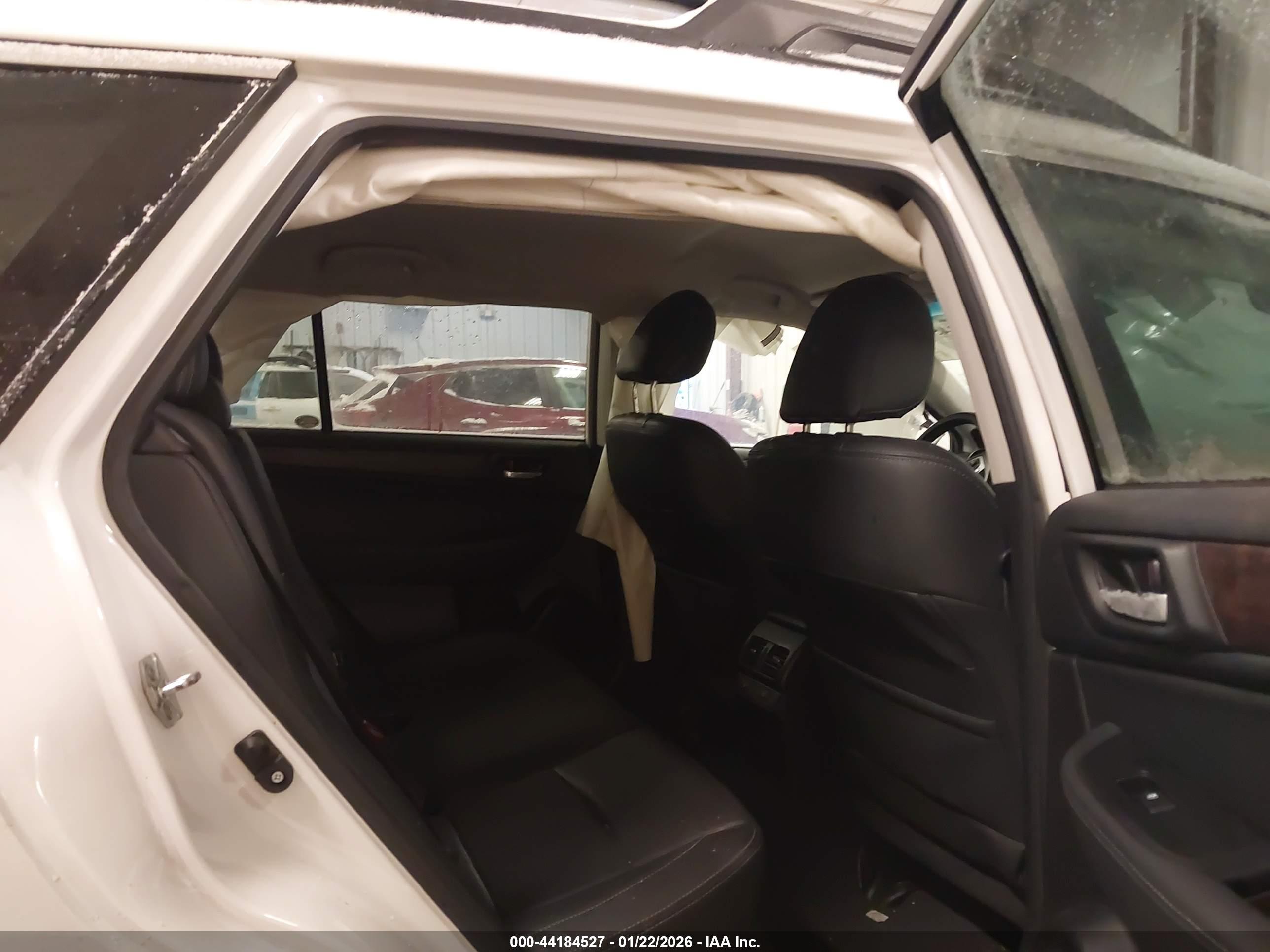 SUBARU OUTBACK image 8