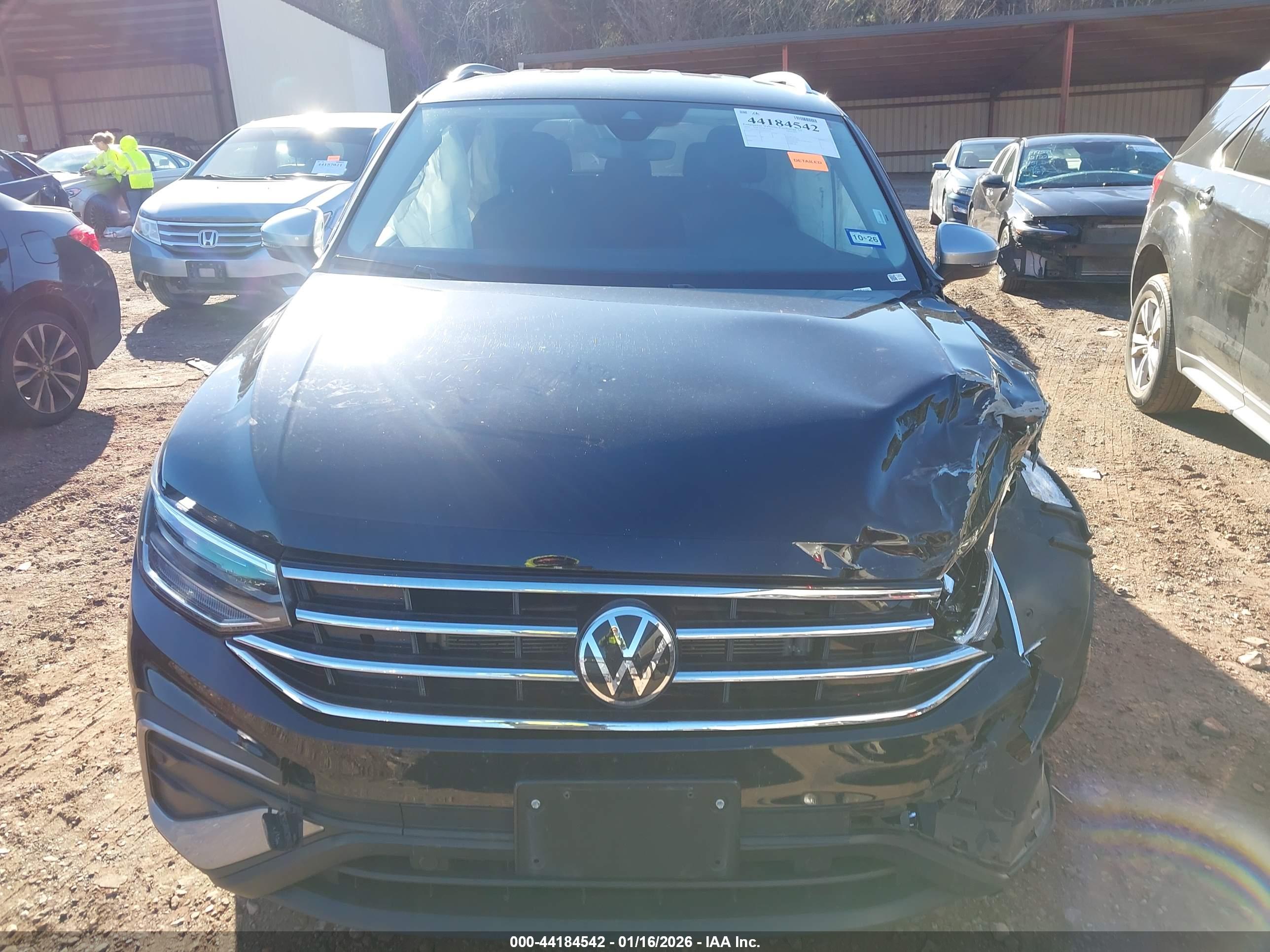 VOLKSWAGEN TIGUAN image 6
