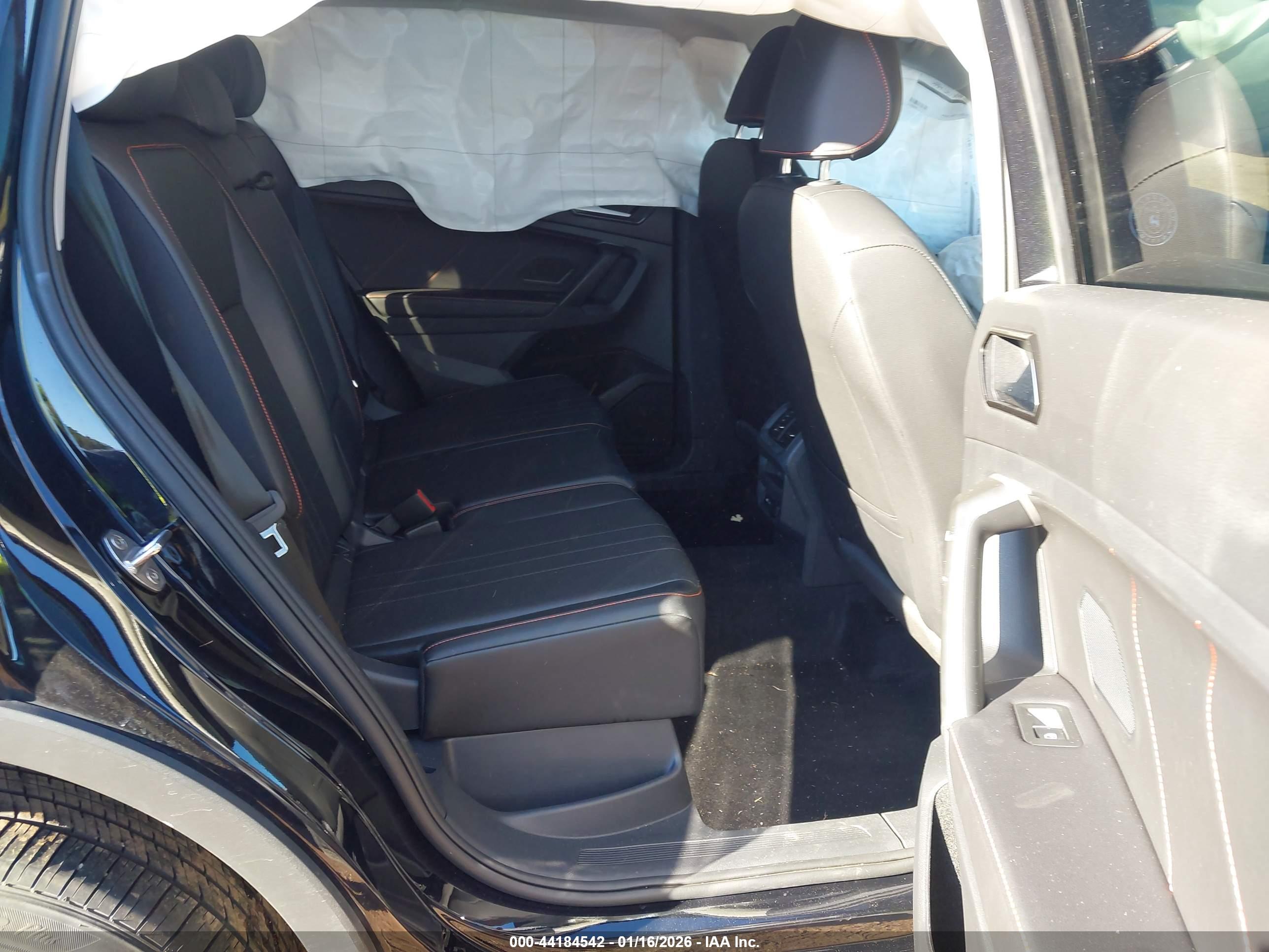 VOLKSWAGEN TIGUAN image 8