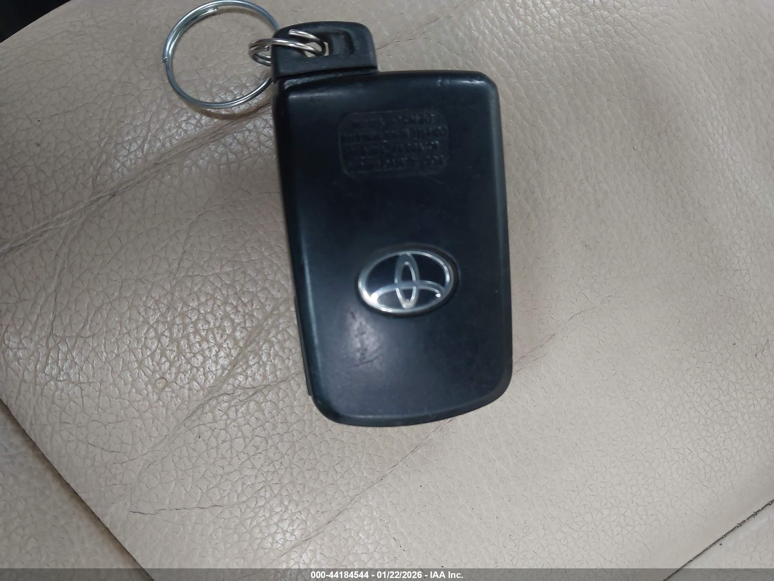 TOYOTA AVALON image 11