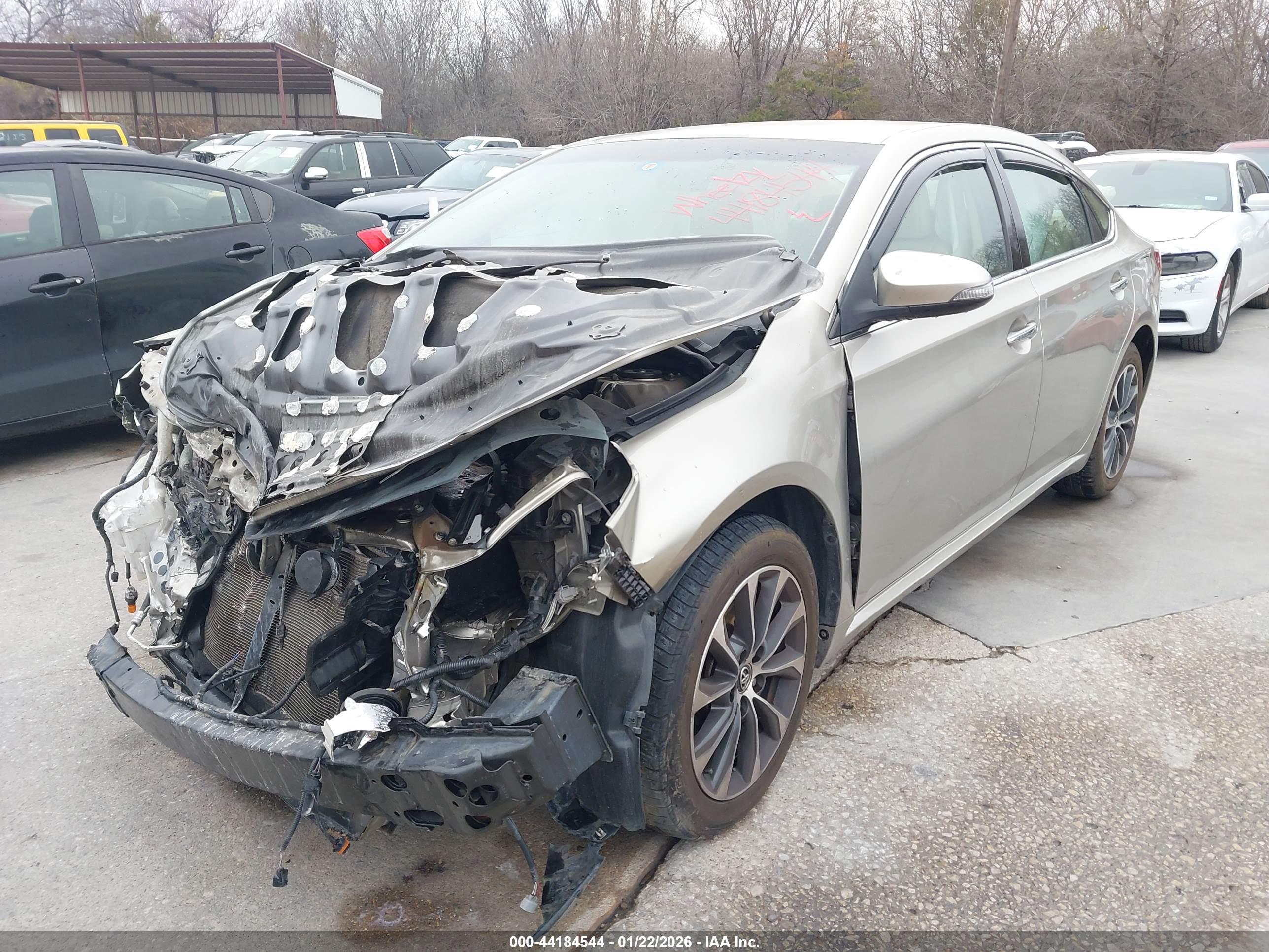 TOYOTA AVALON image 2