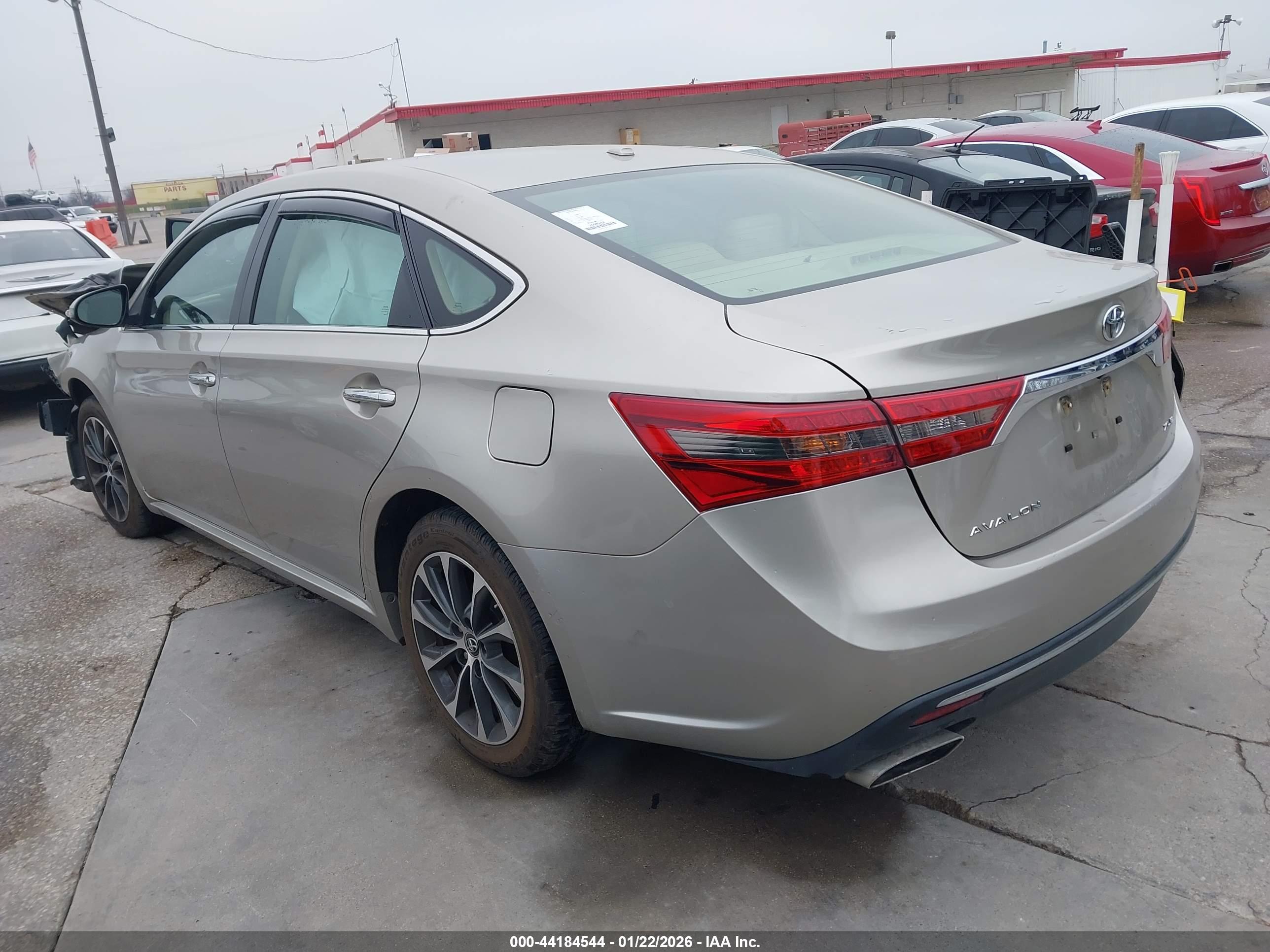 TOYOTA AVALON image 3