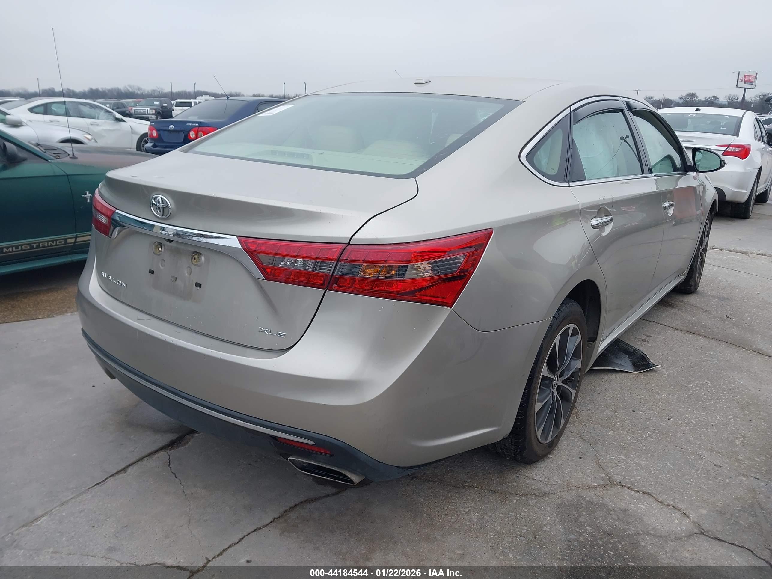 TOYOTA AVALON image 4