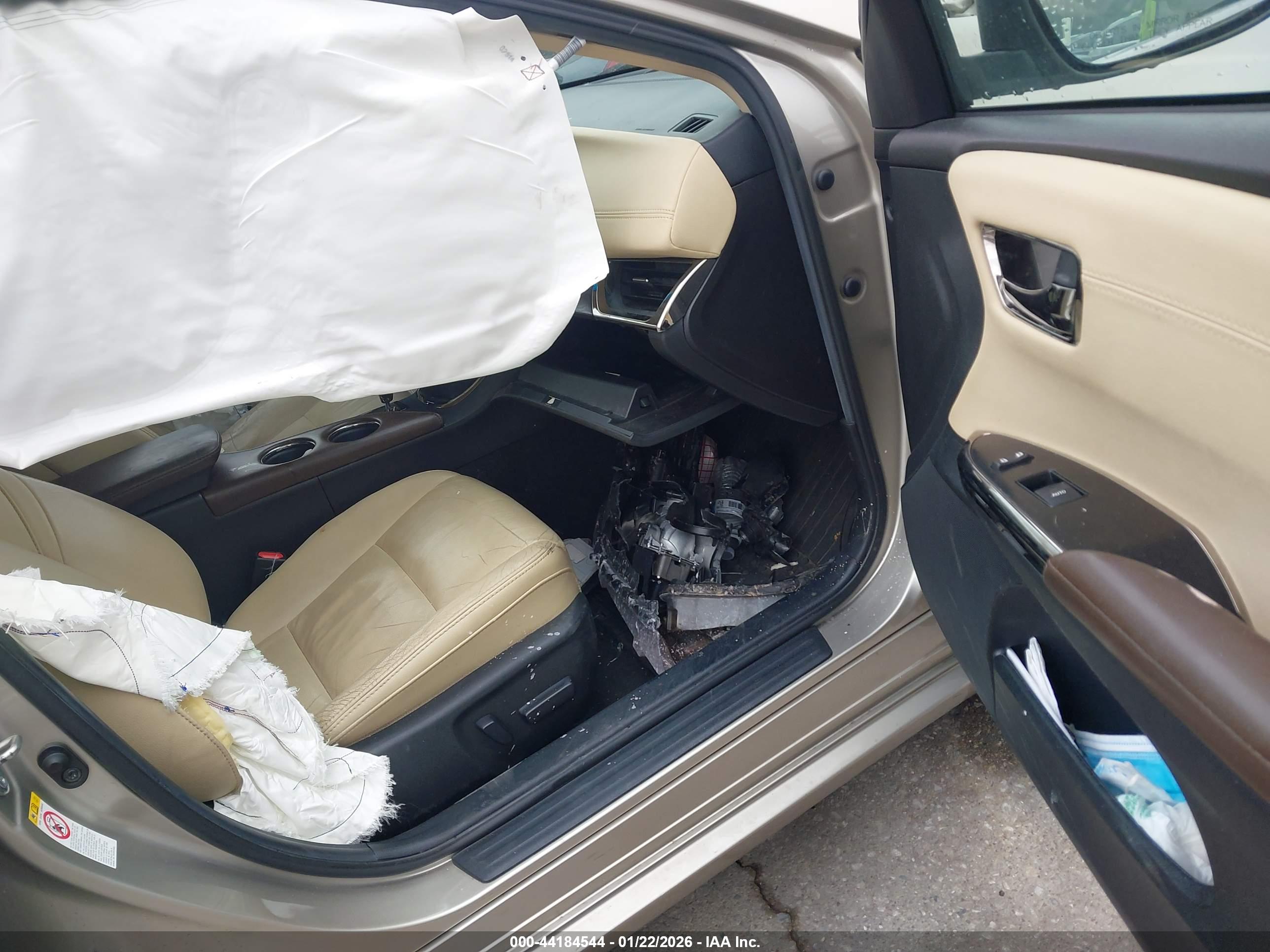 TOYOTA AVALON image 5