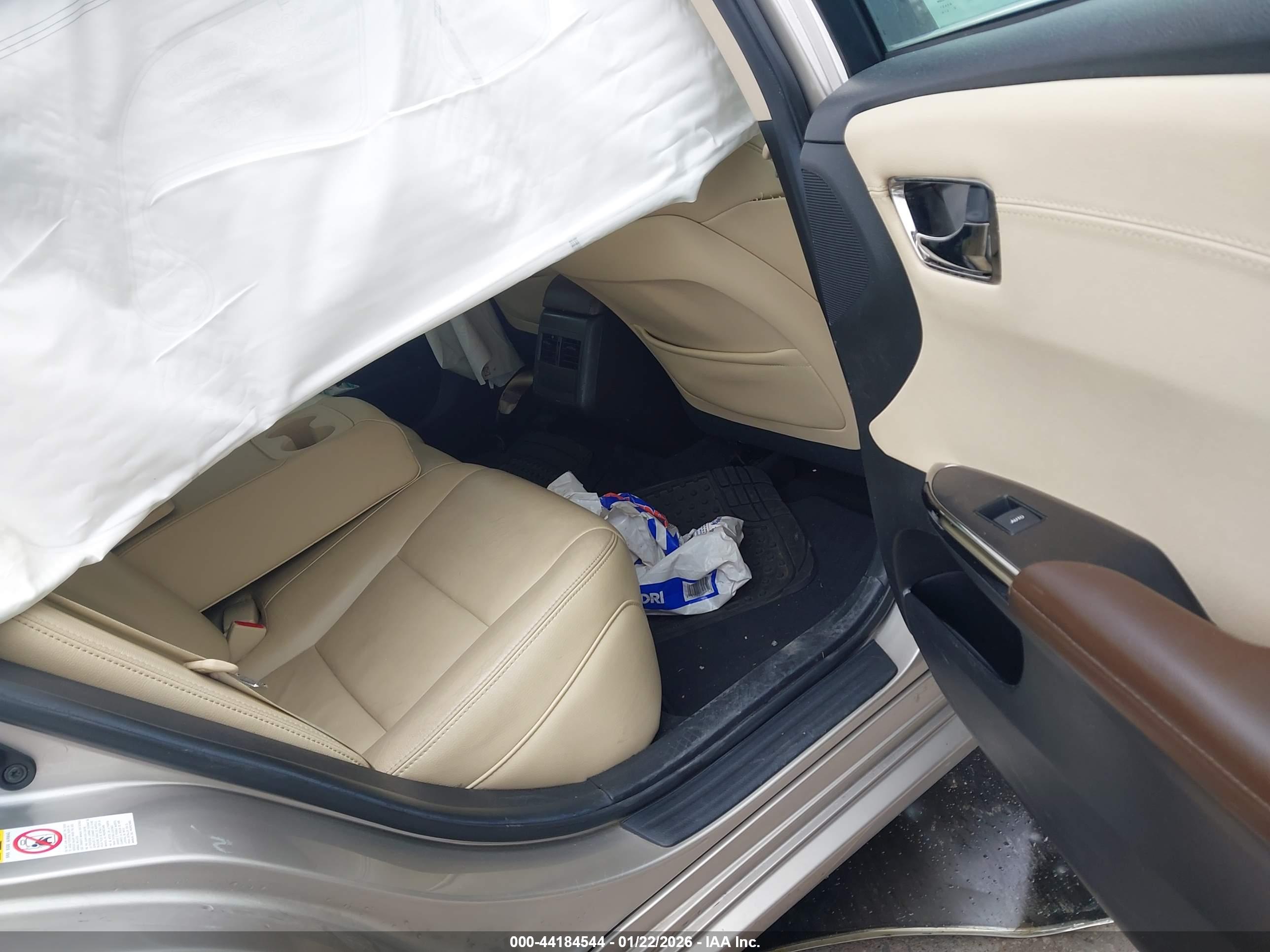 TOYOTA AVALON image 8
