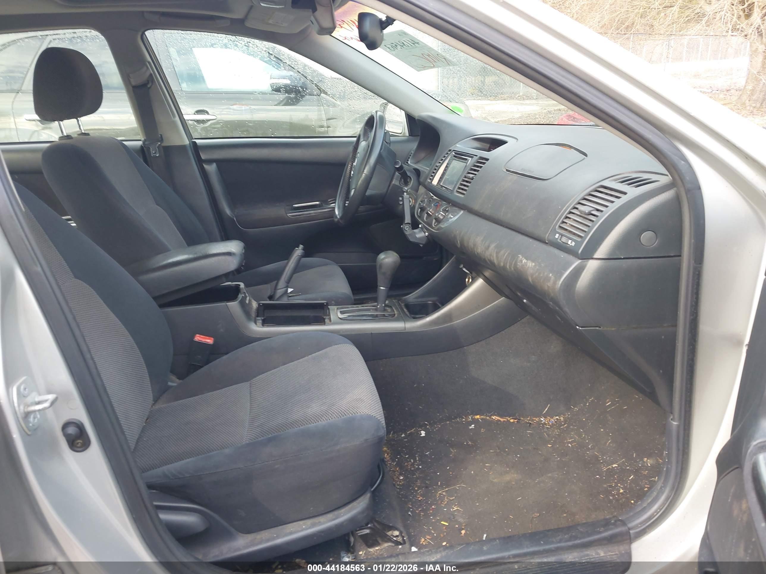 TOYOTA CAMRY image 5