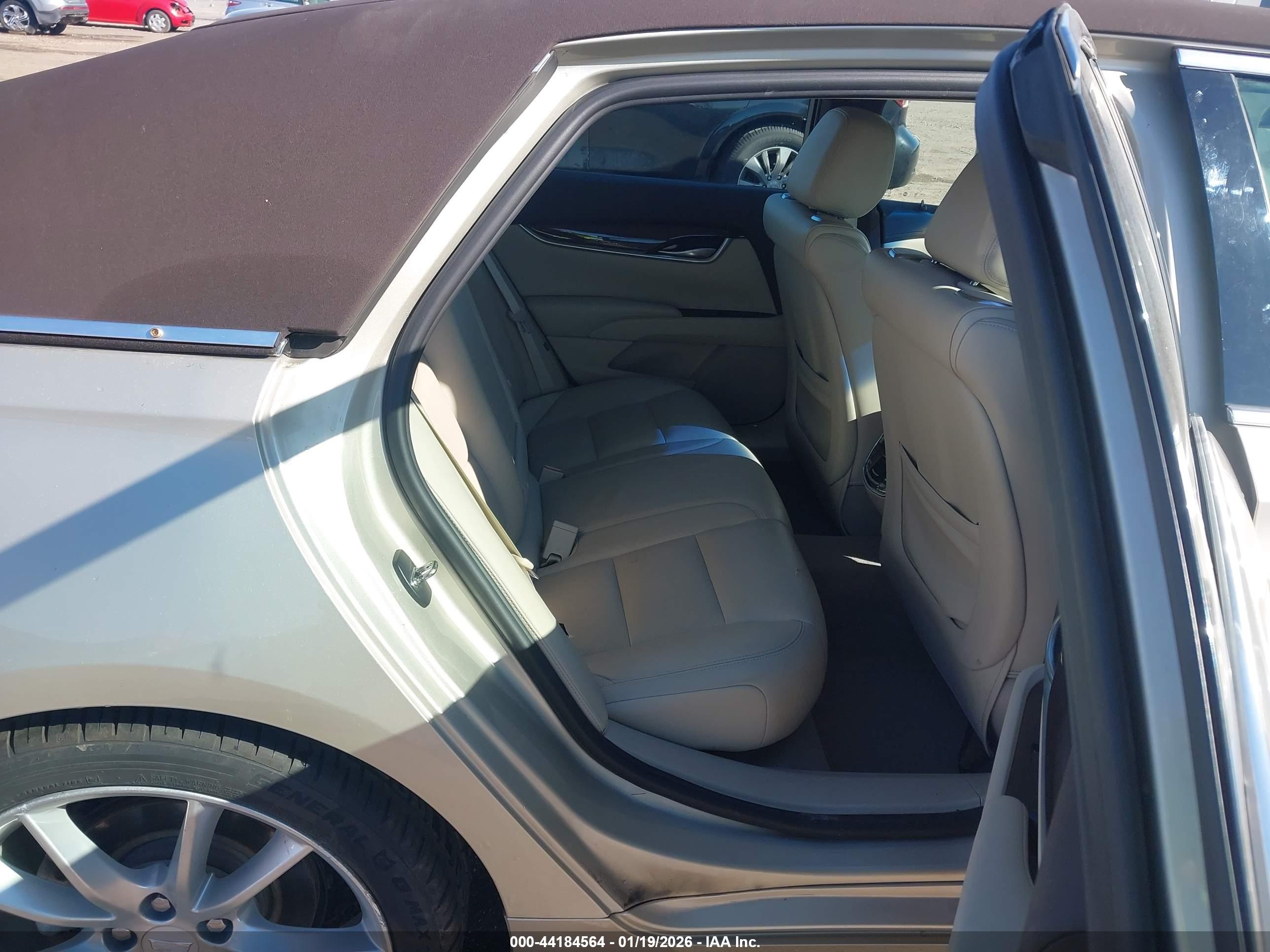 CADILLAC XTS image 8