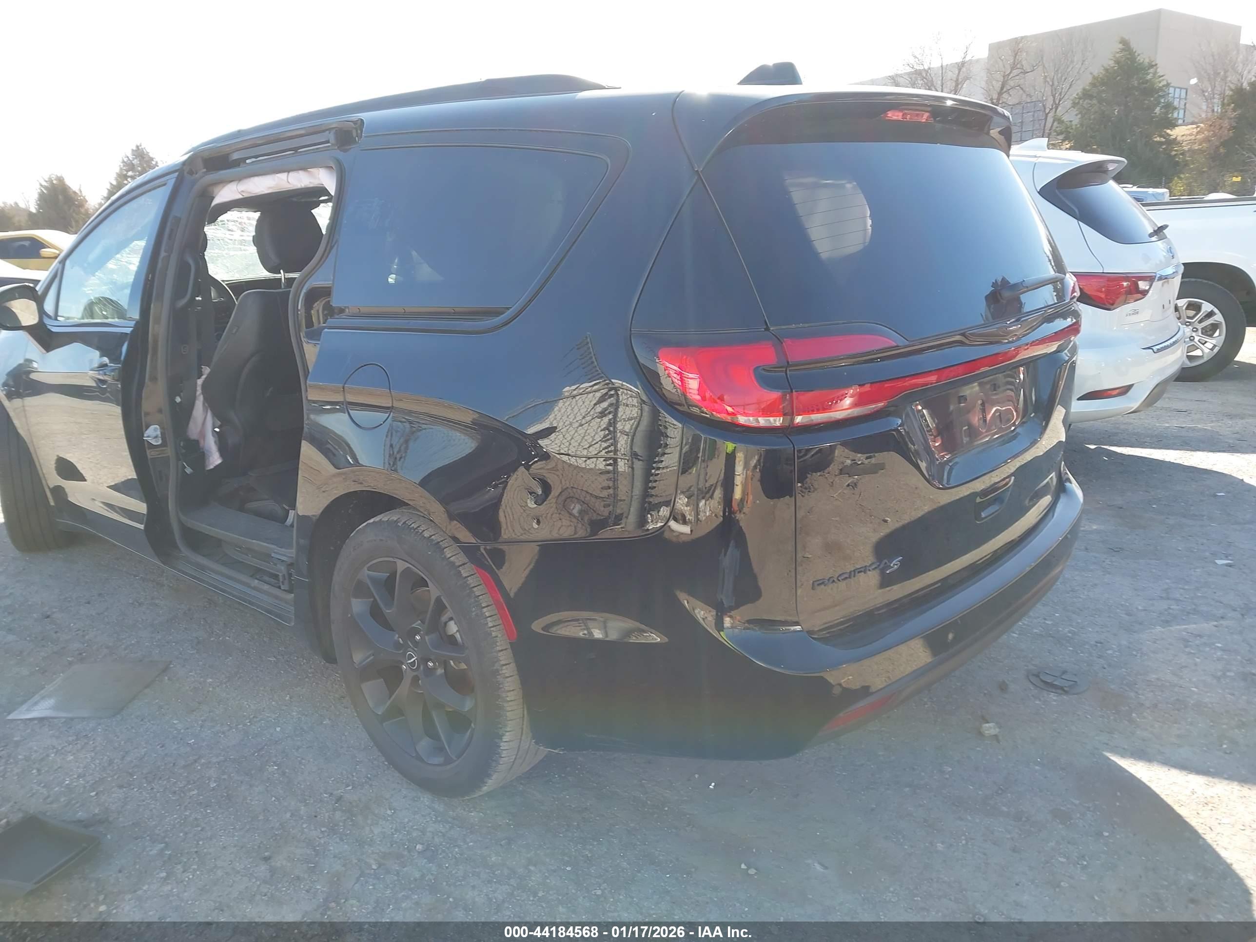 CHRYSLER PACIFICA image 3