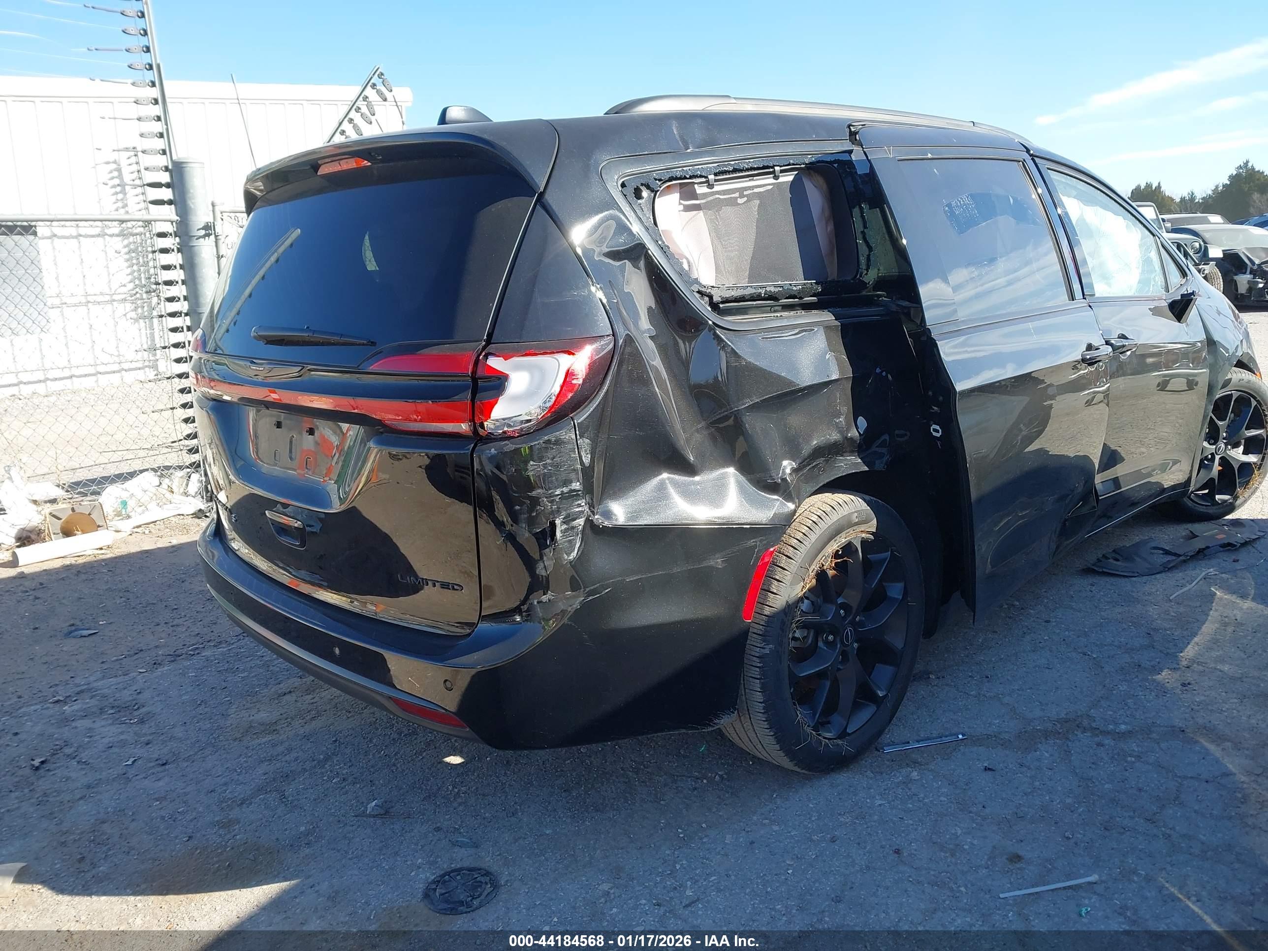 CHRYSLER PACIFICA image 4