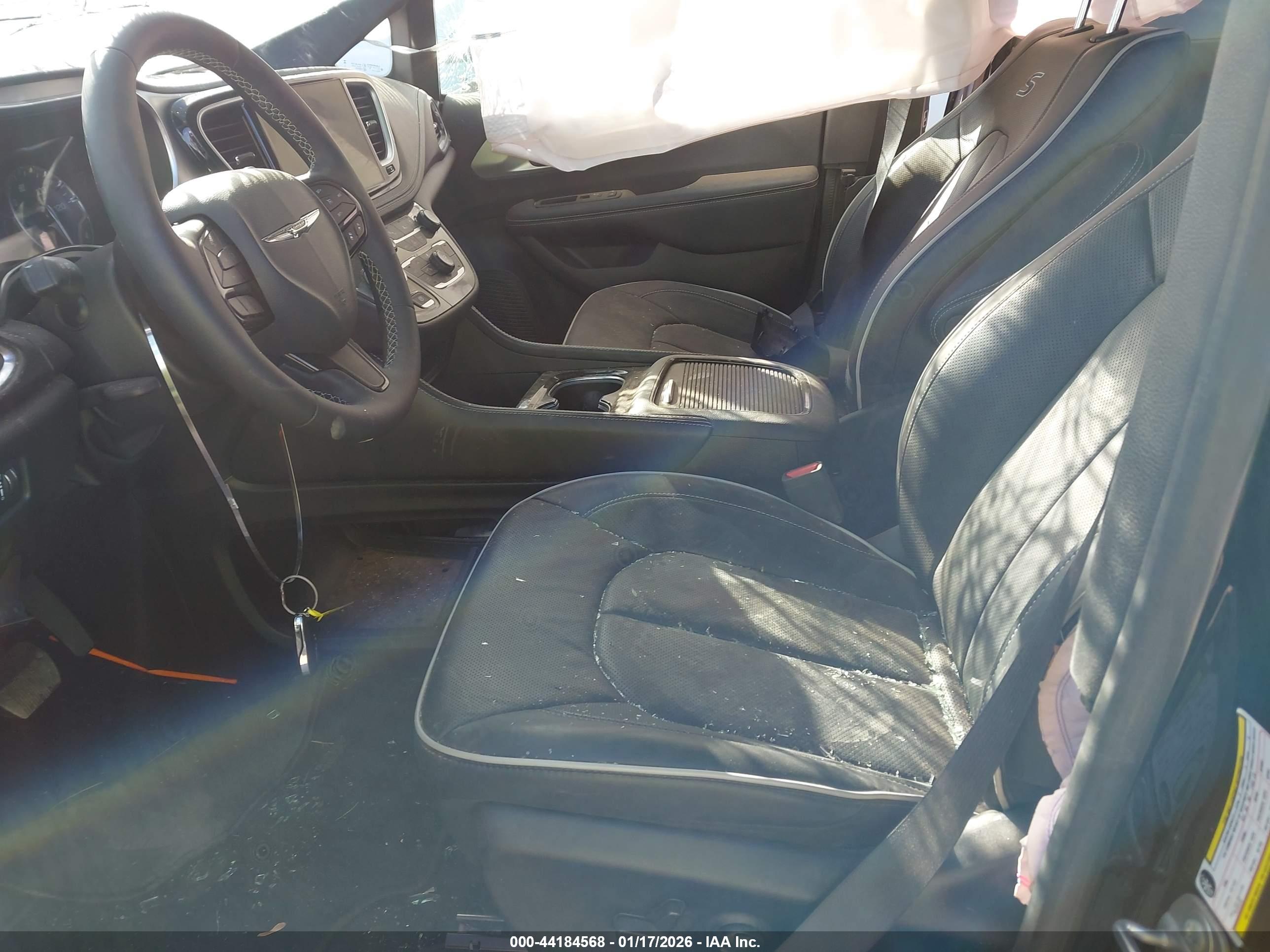 CHRYSLER PACIFICA image 5