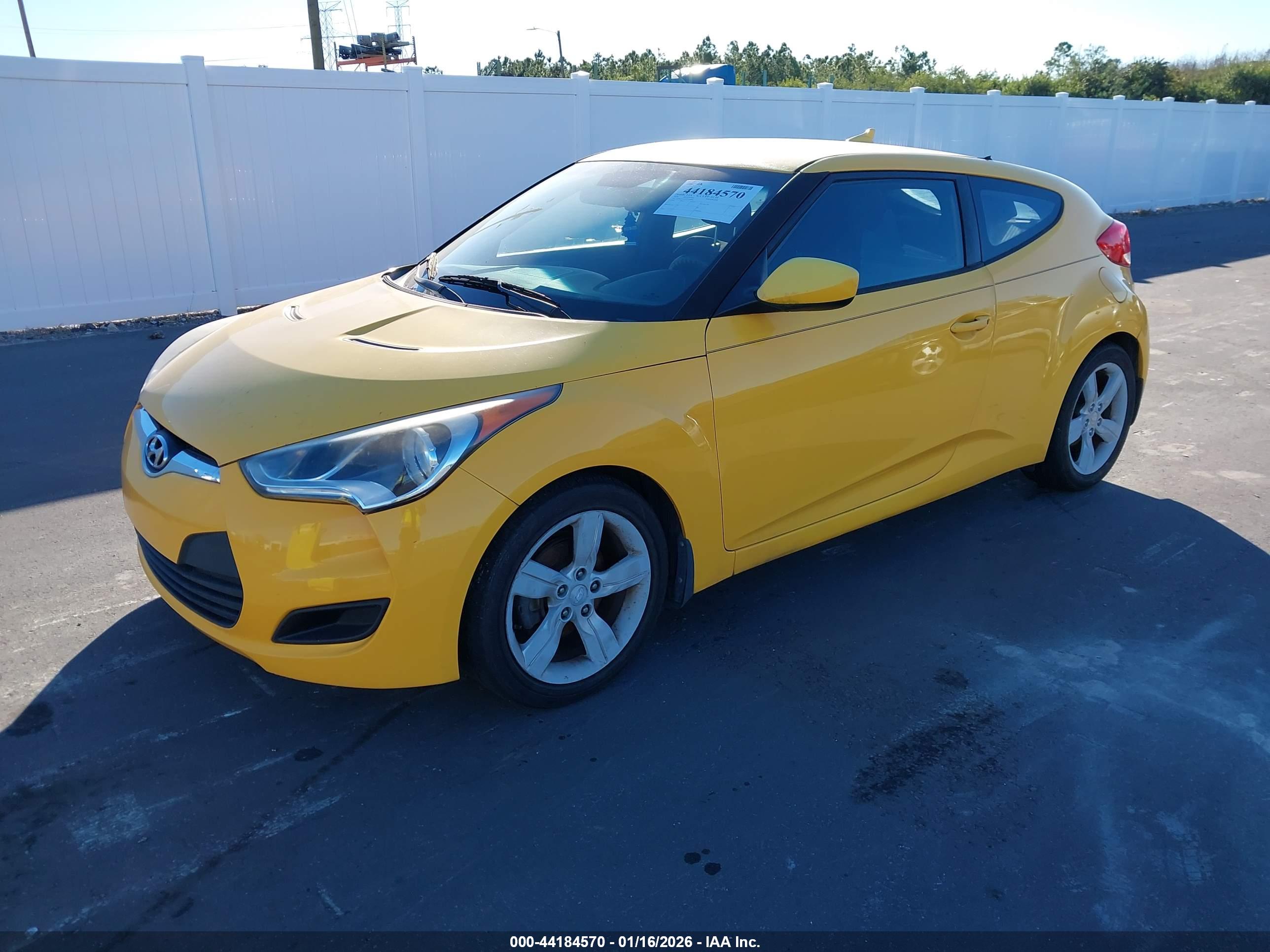 HYUNDAI VELOSTER image 2