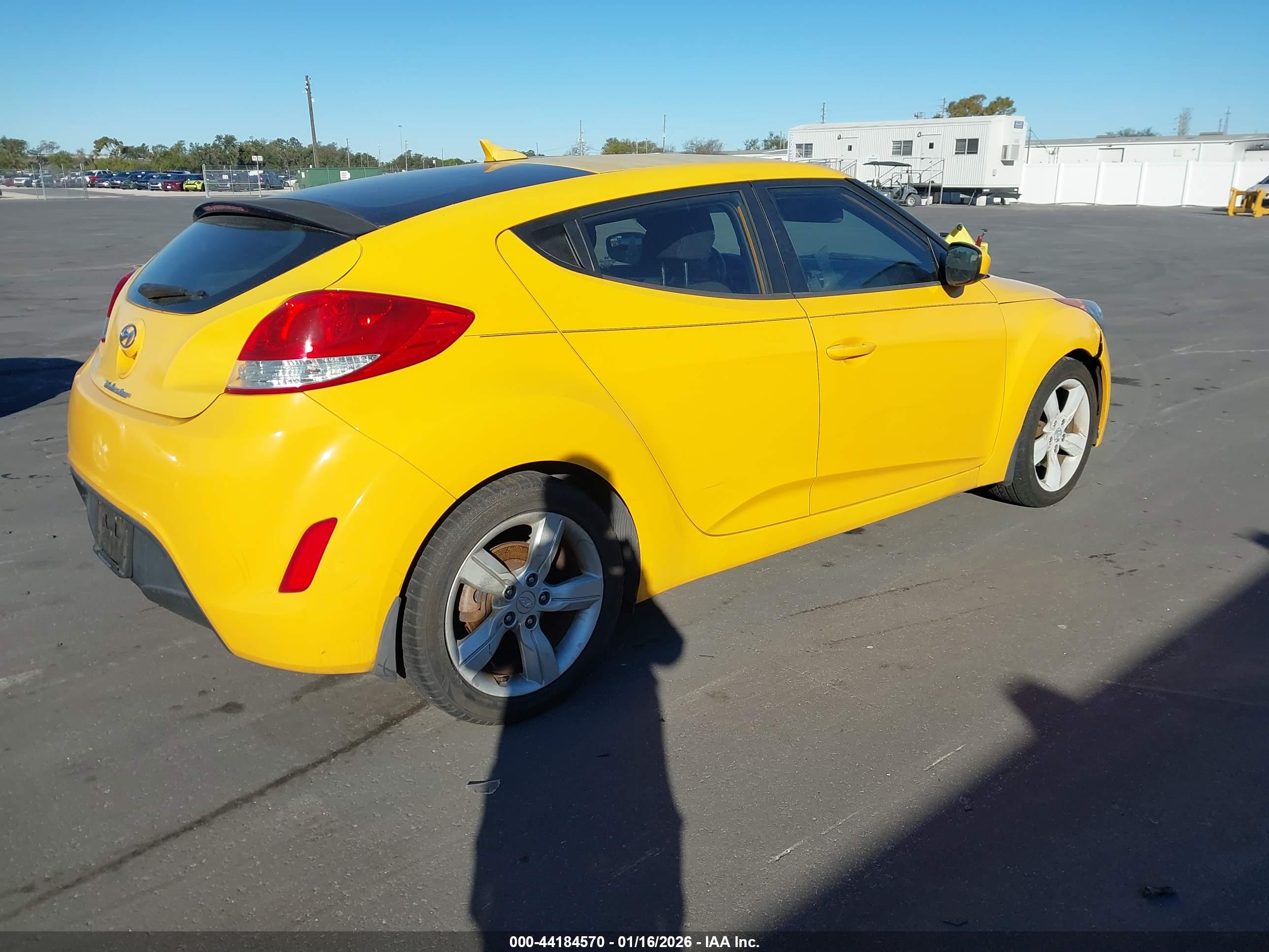 HYUNDAI VELOSTER image 4