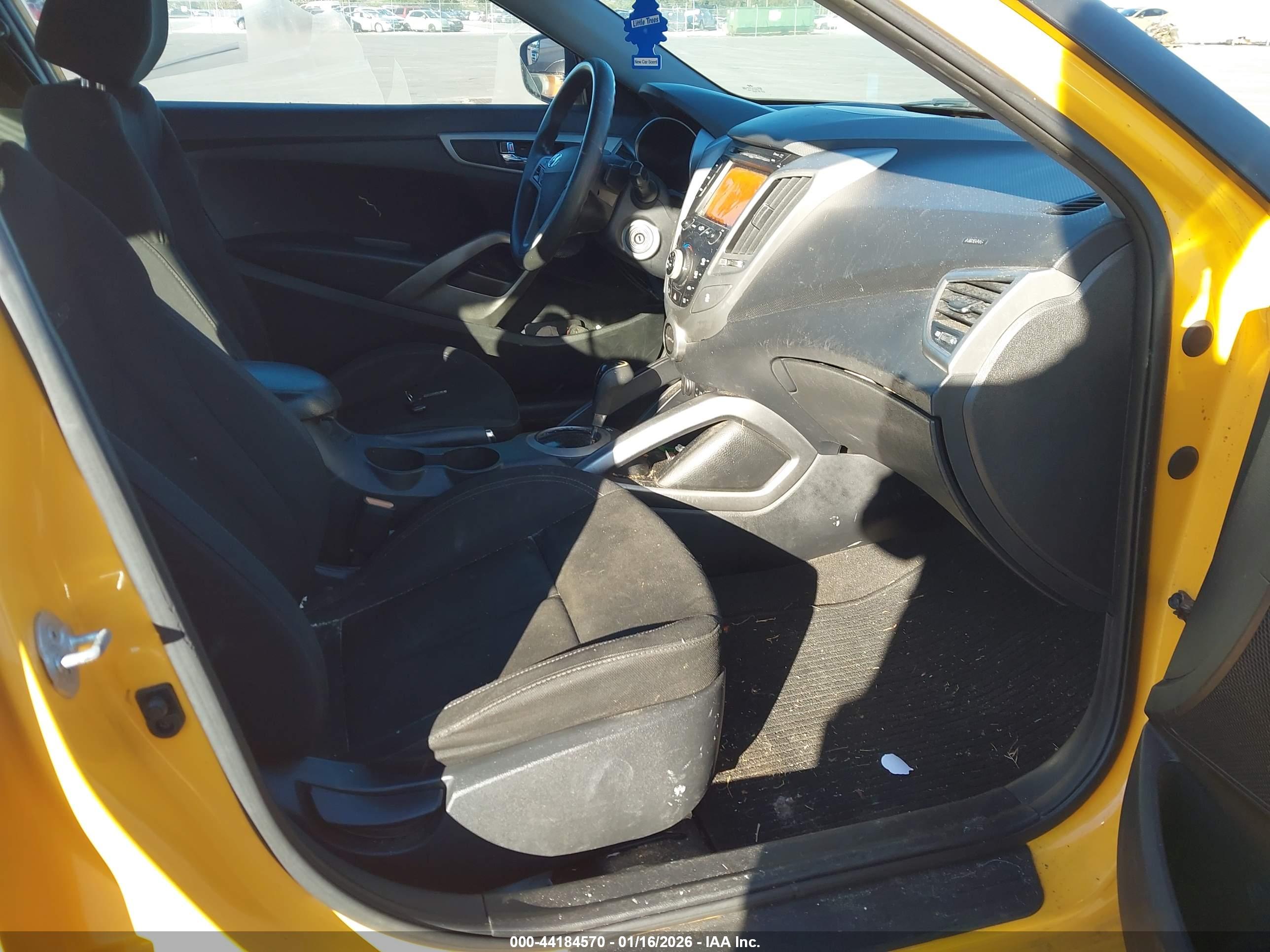 HYUNDAI VELOSTER image 5