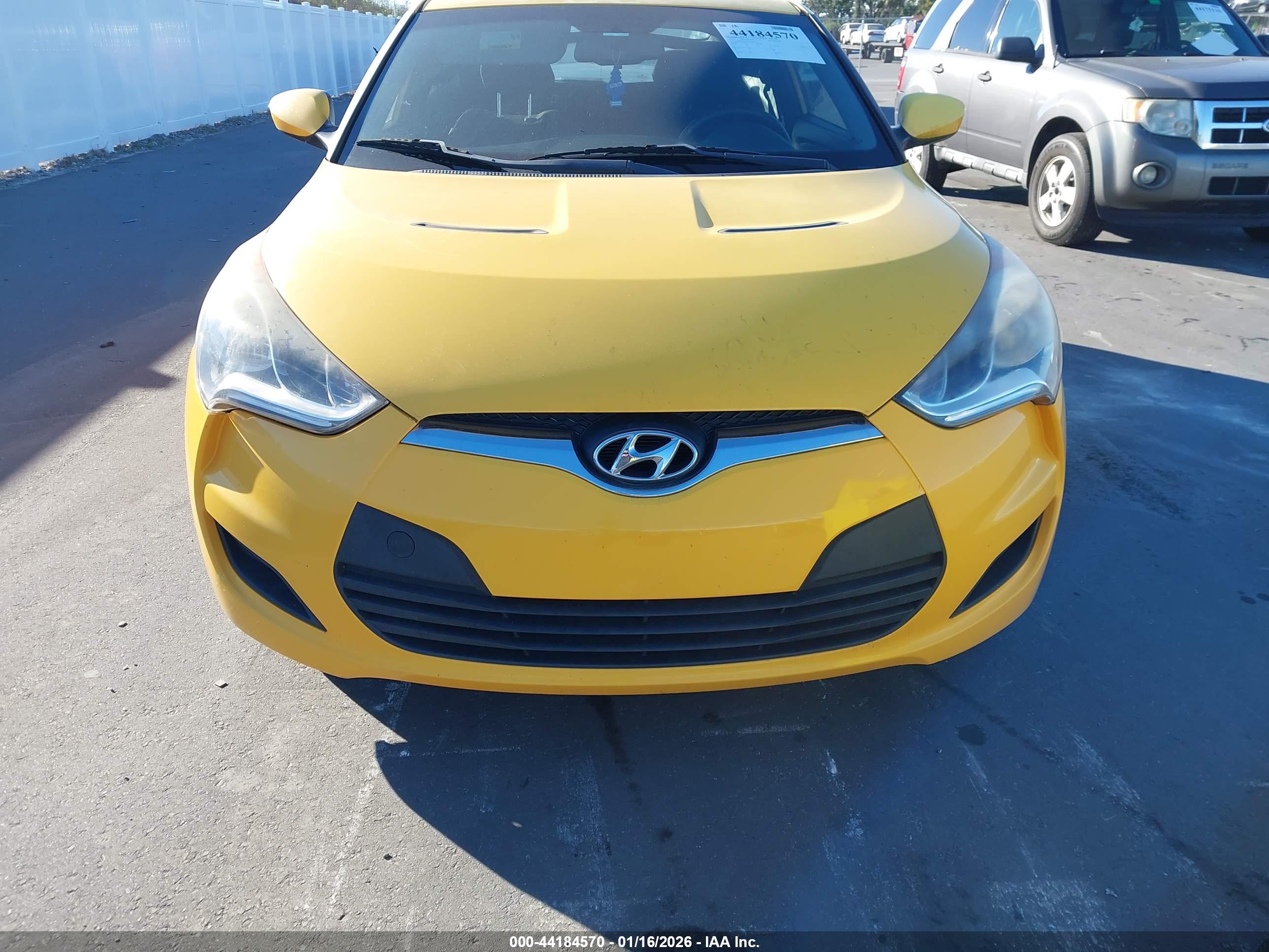 HYUNDAI VELOSTER image 6