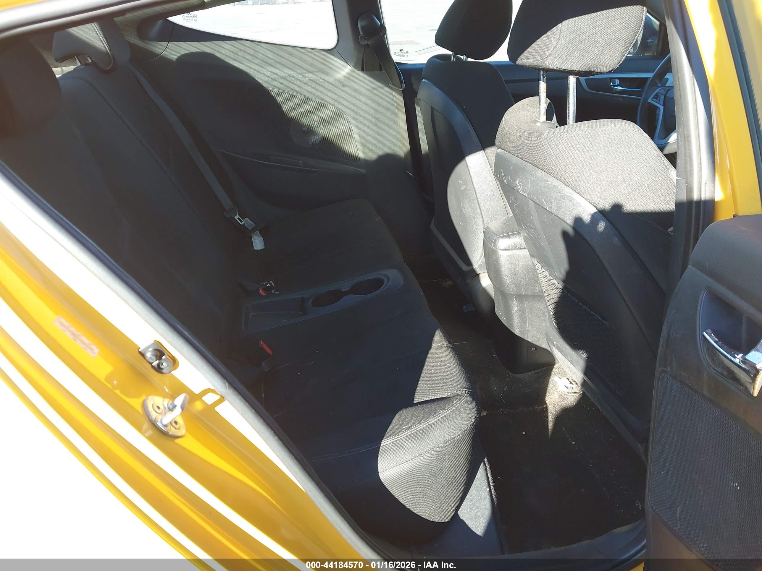 HYUNDAI VELOSTER image 8