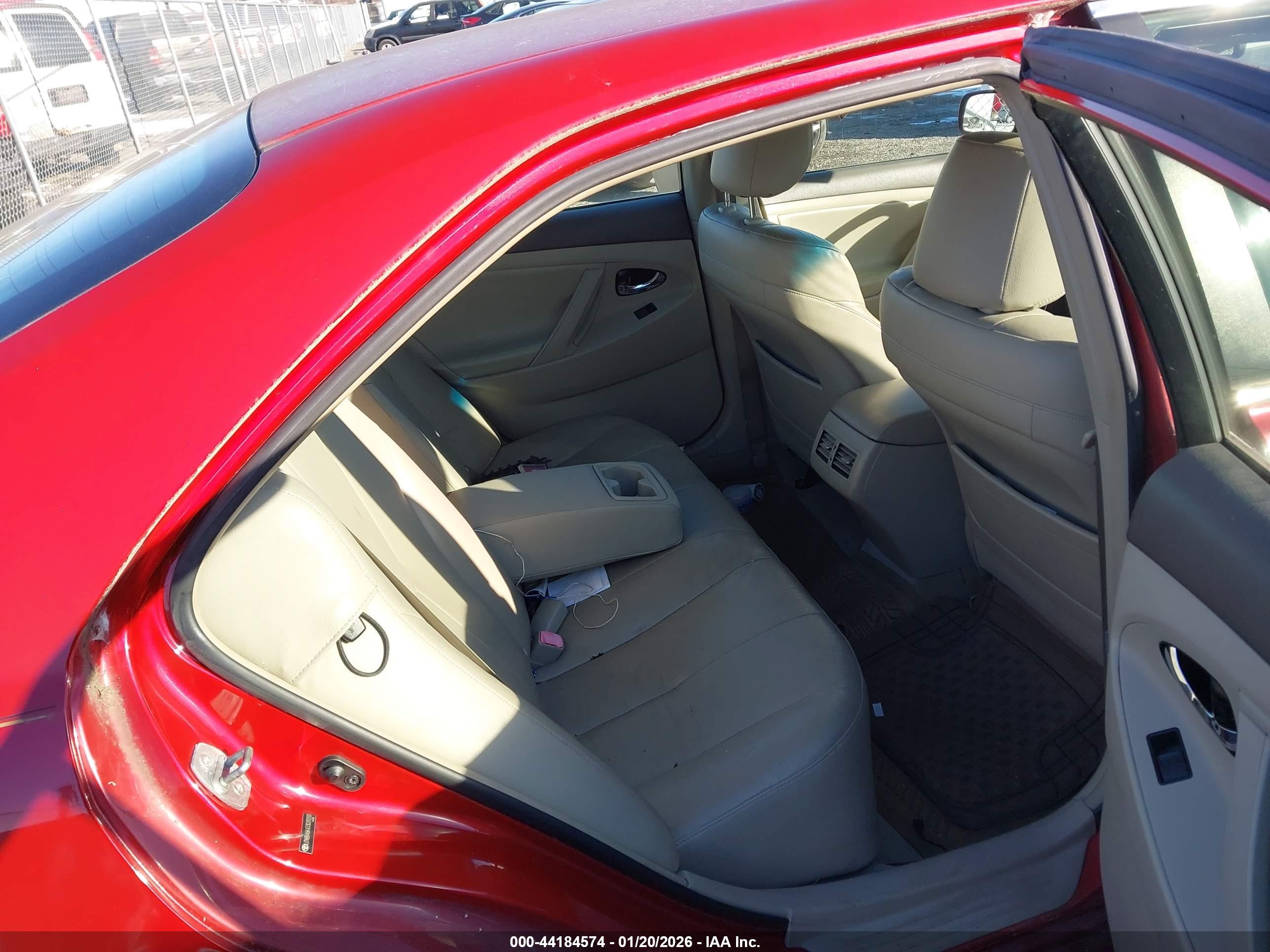 TOYOTA CAMRY image 8