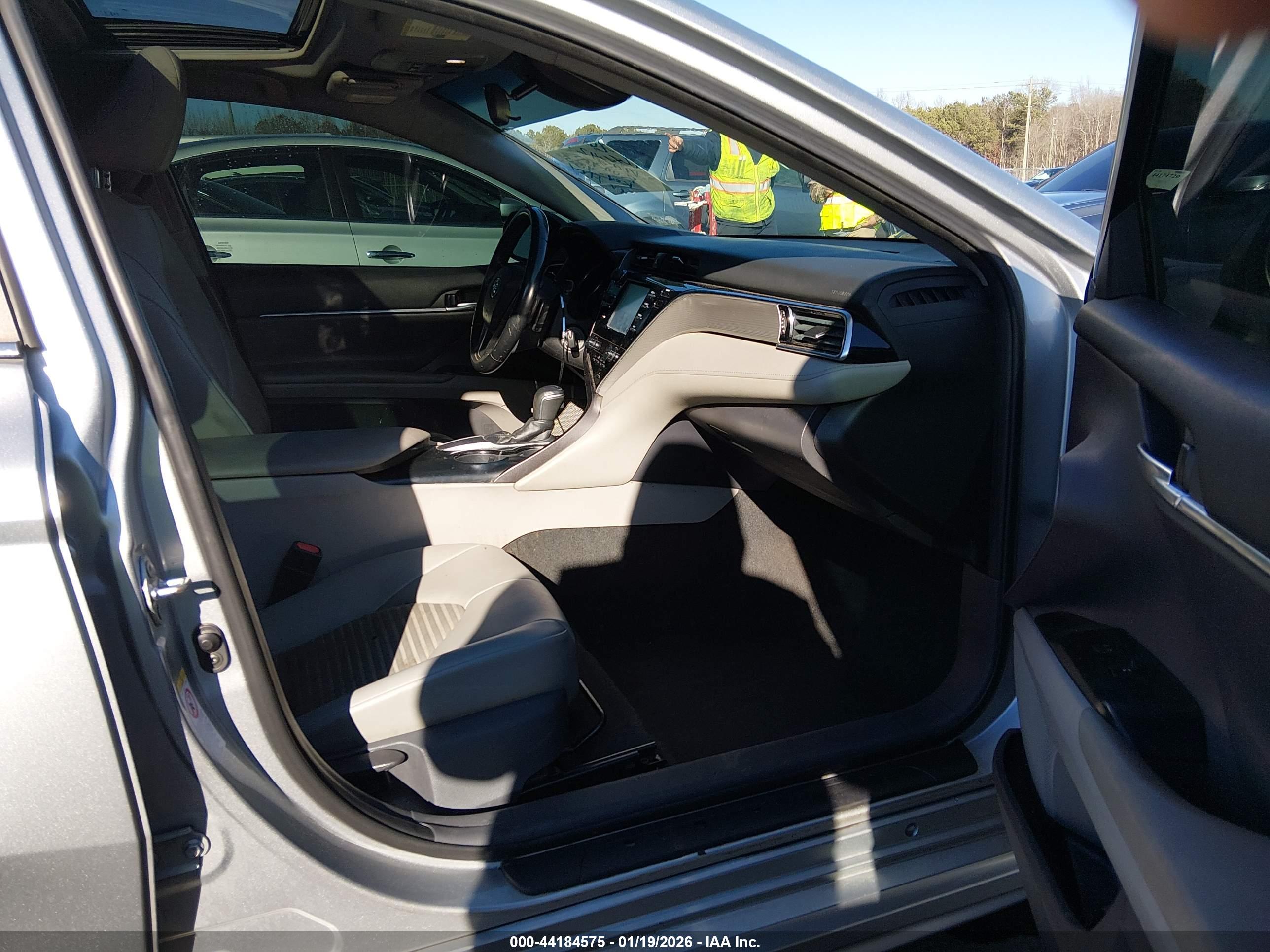 TOYOTA CAMRY image 5