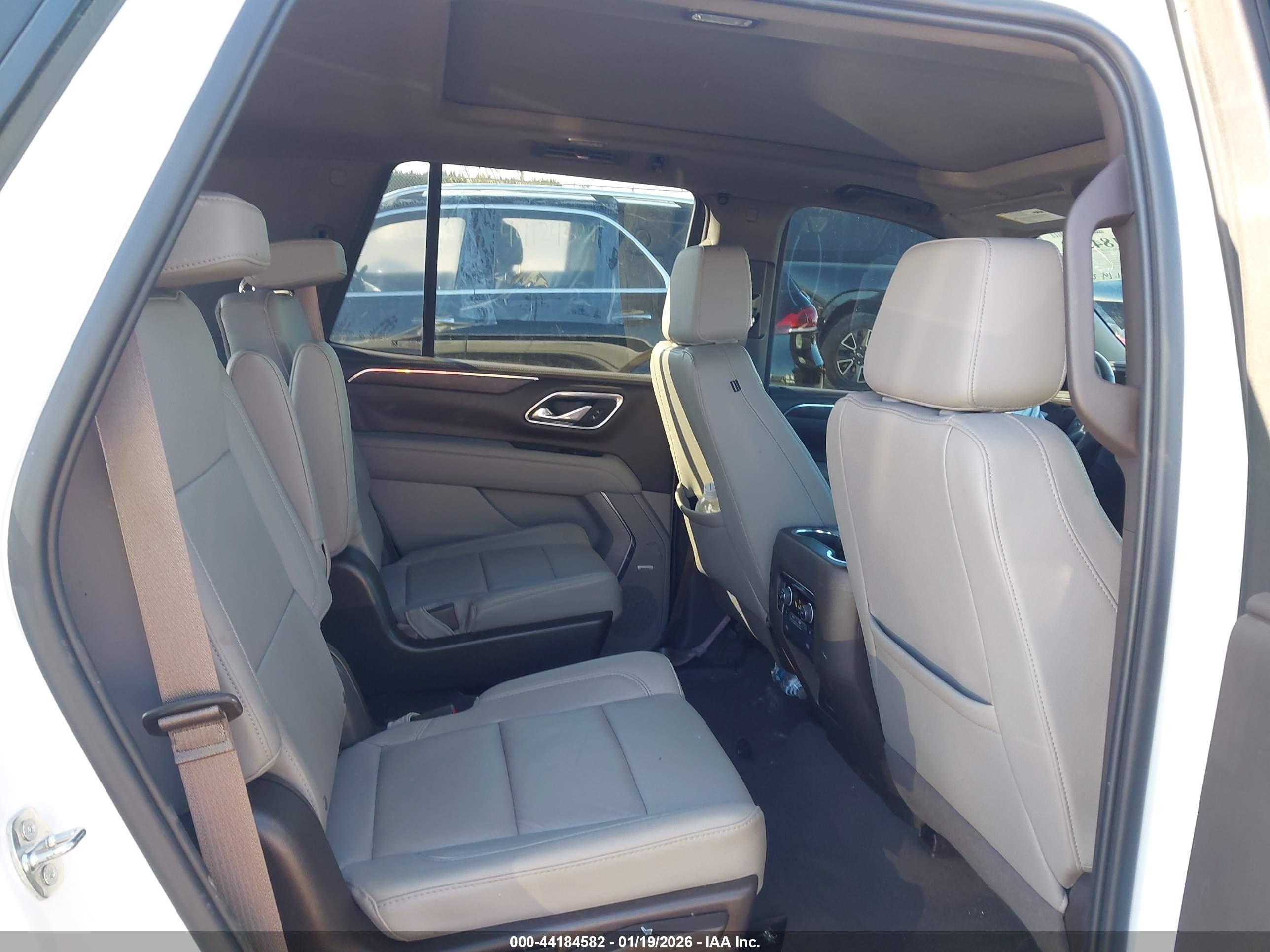 CHEVROLET TAHOE image 8