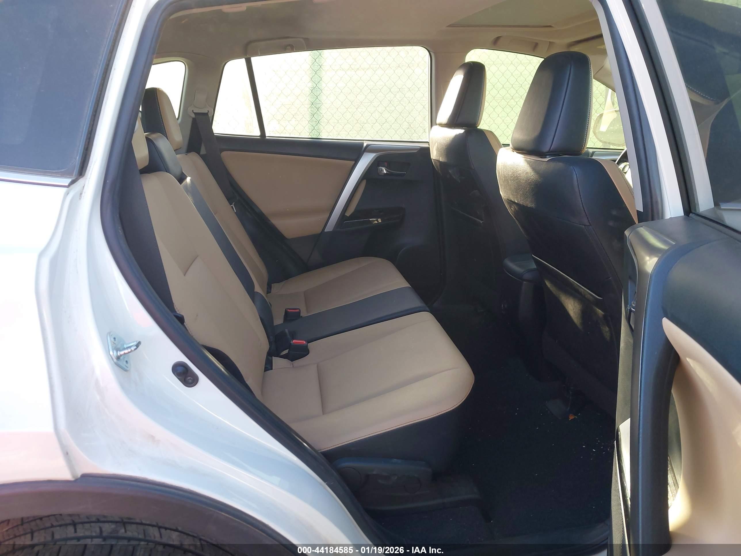 TOYOTA RAV4 image 8