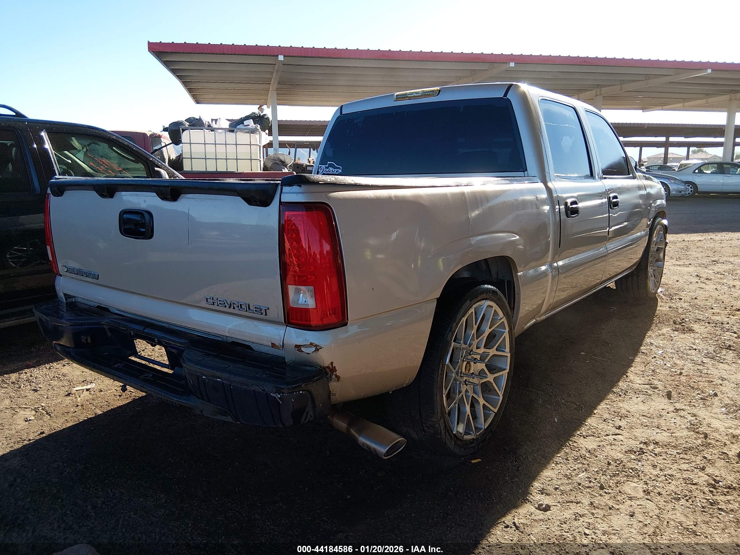 CHEVROLET SILVERADO image 4