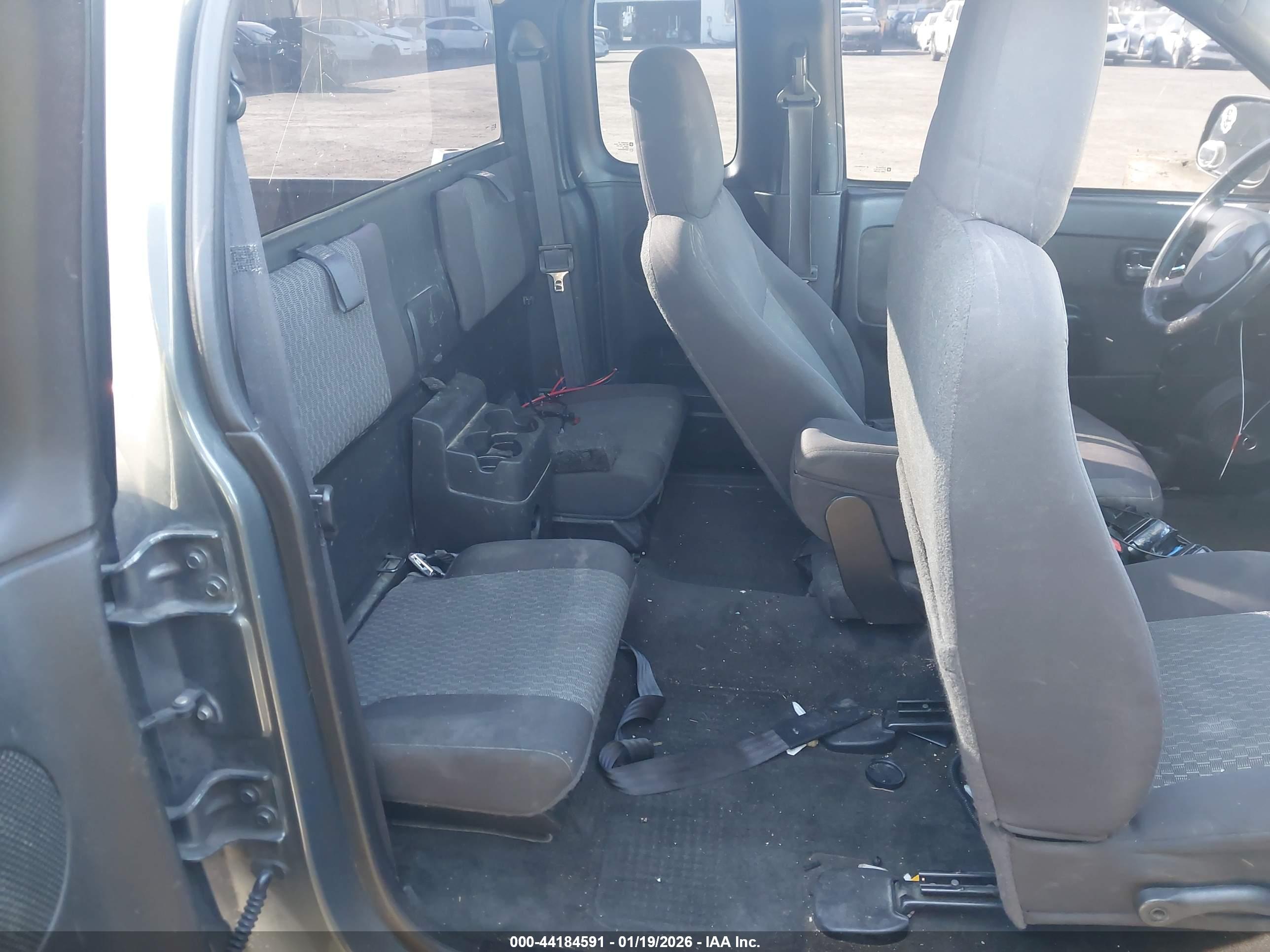 GMC CANYON image 8