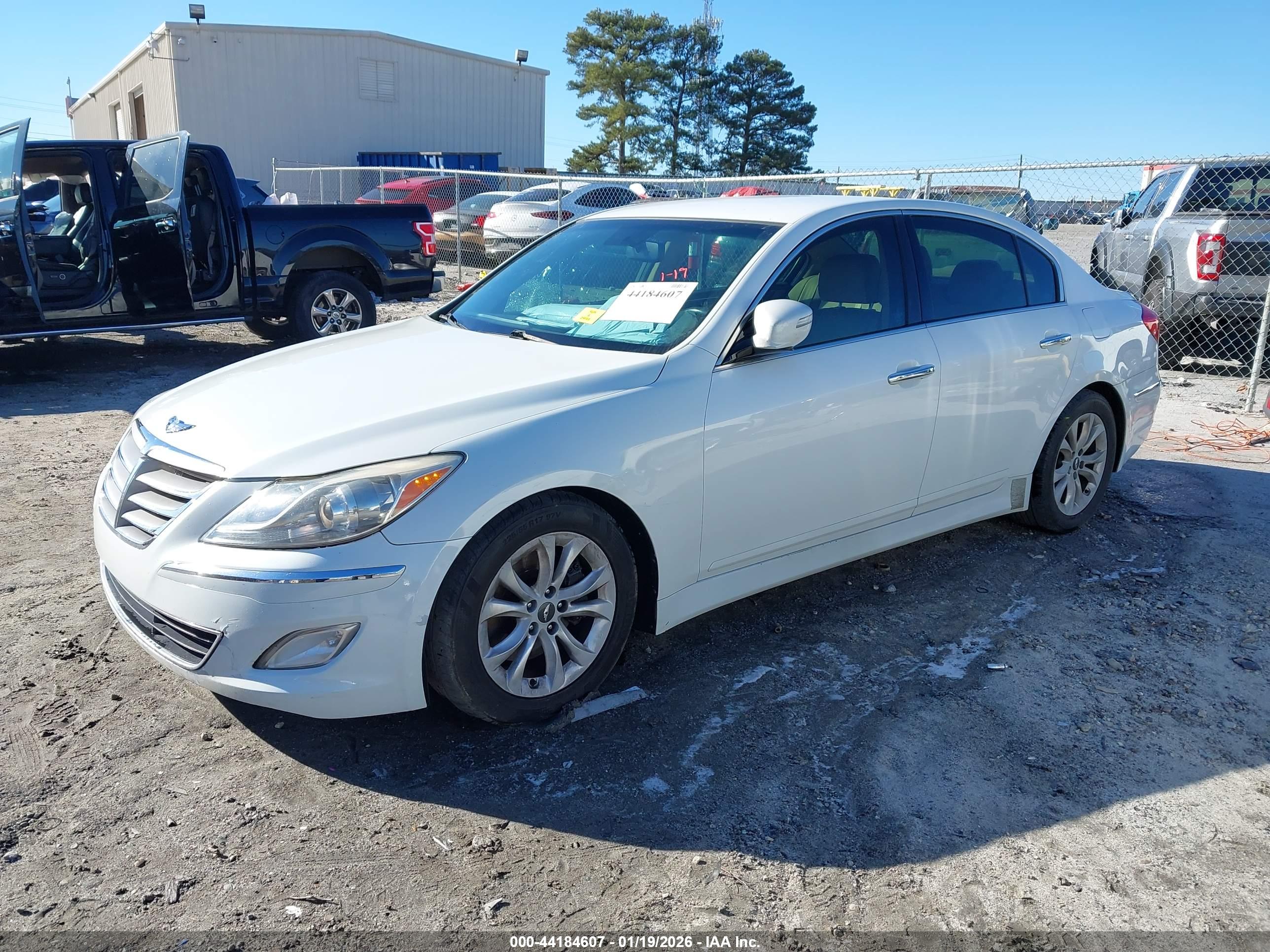 HYUNDAI GENESIS image 2