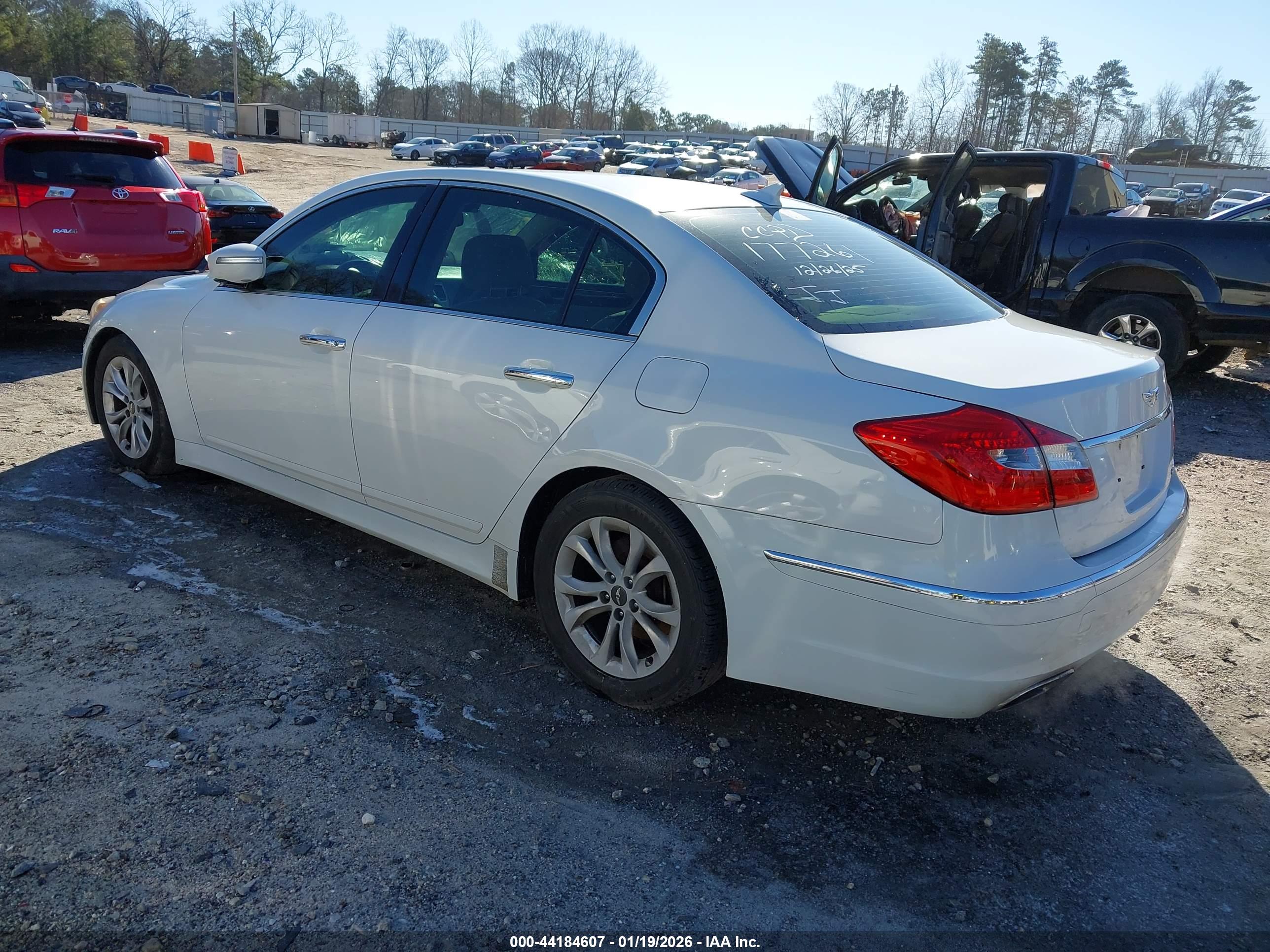HYUNDAI GENESIS image 3