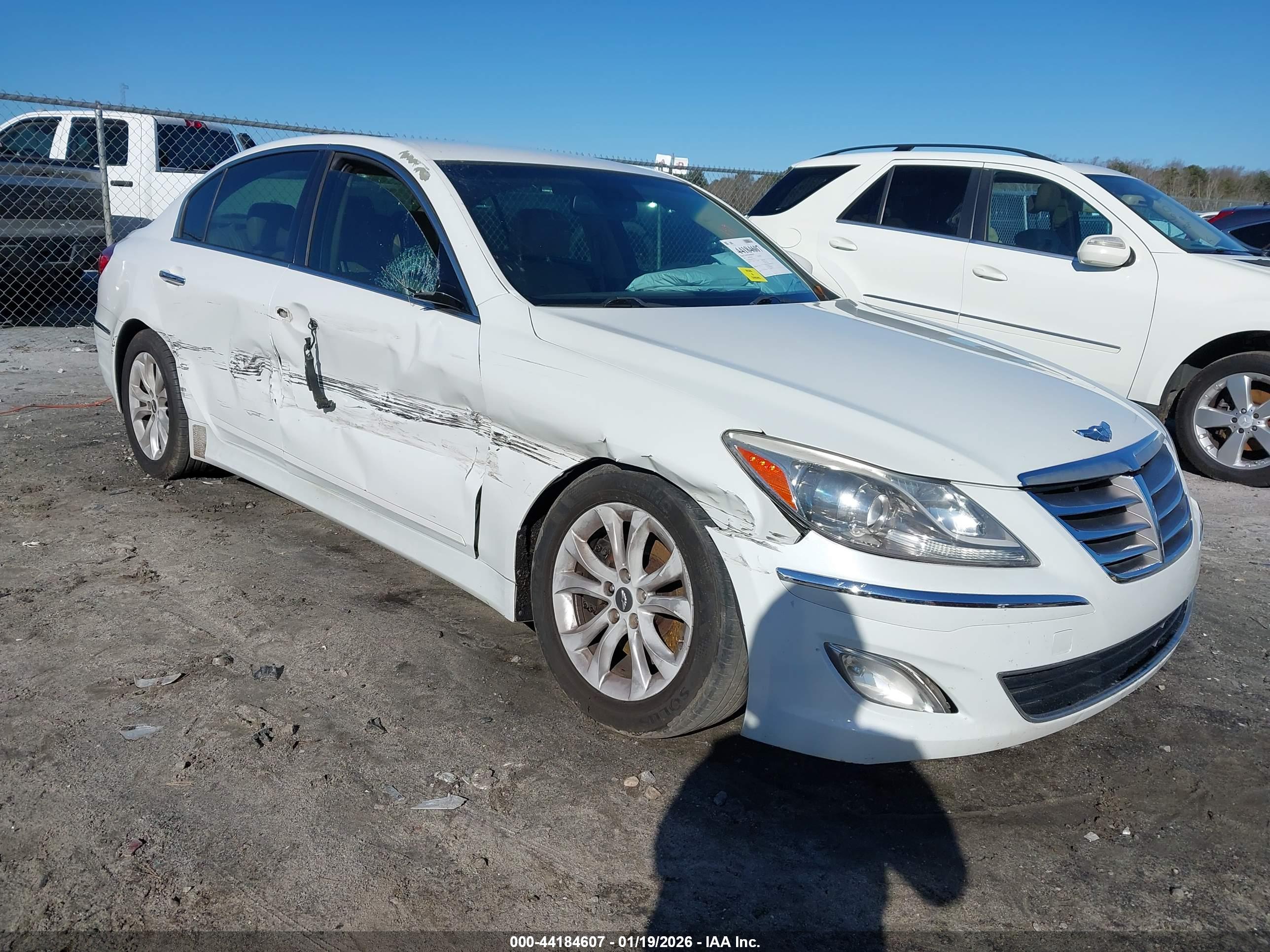HYUNDAI GENESIS image 6