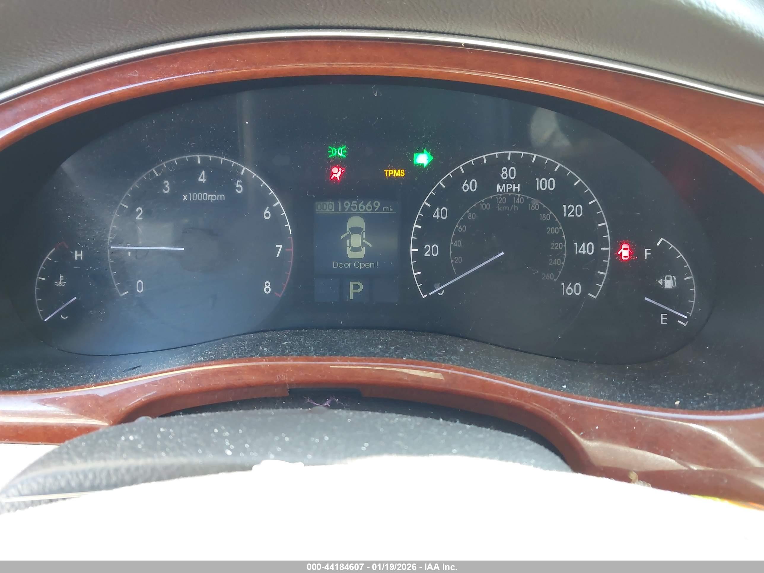 HYUNDAI GENESIS image 7