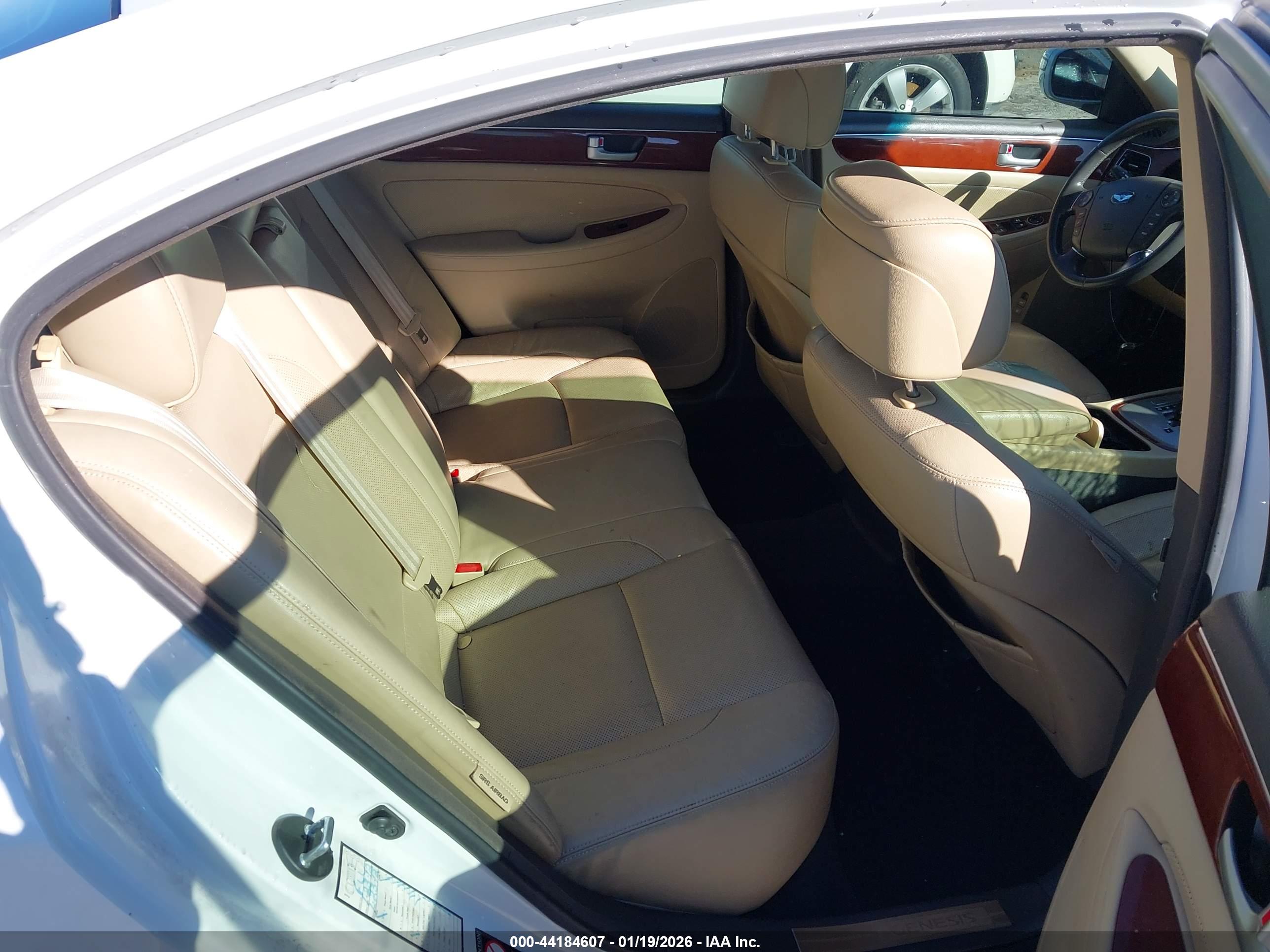 HYUNDAI GENESIS image 8