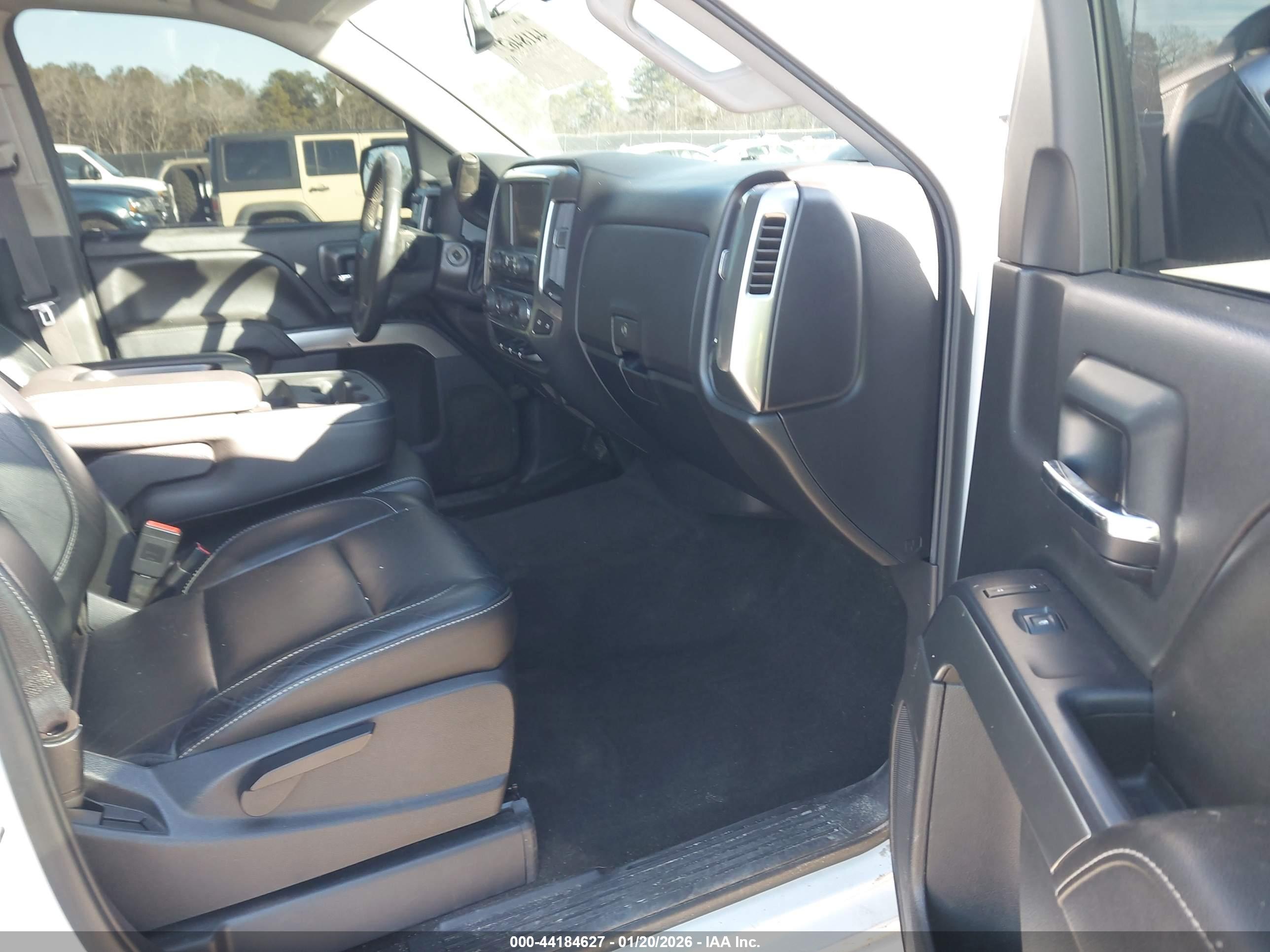 CHEVROLET SILVERADO image 5