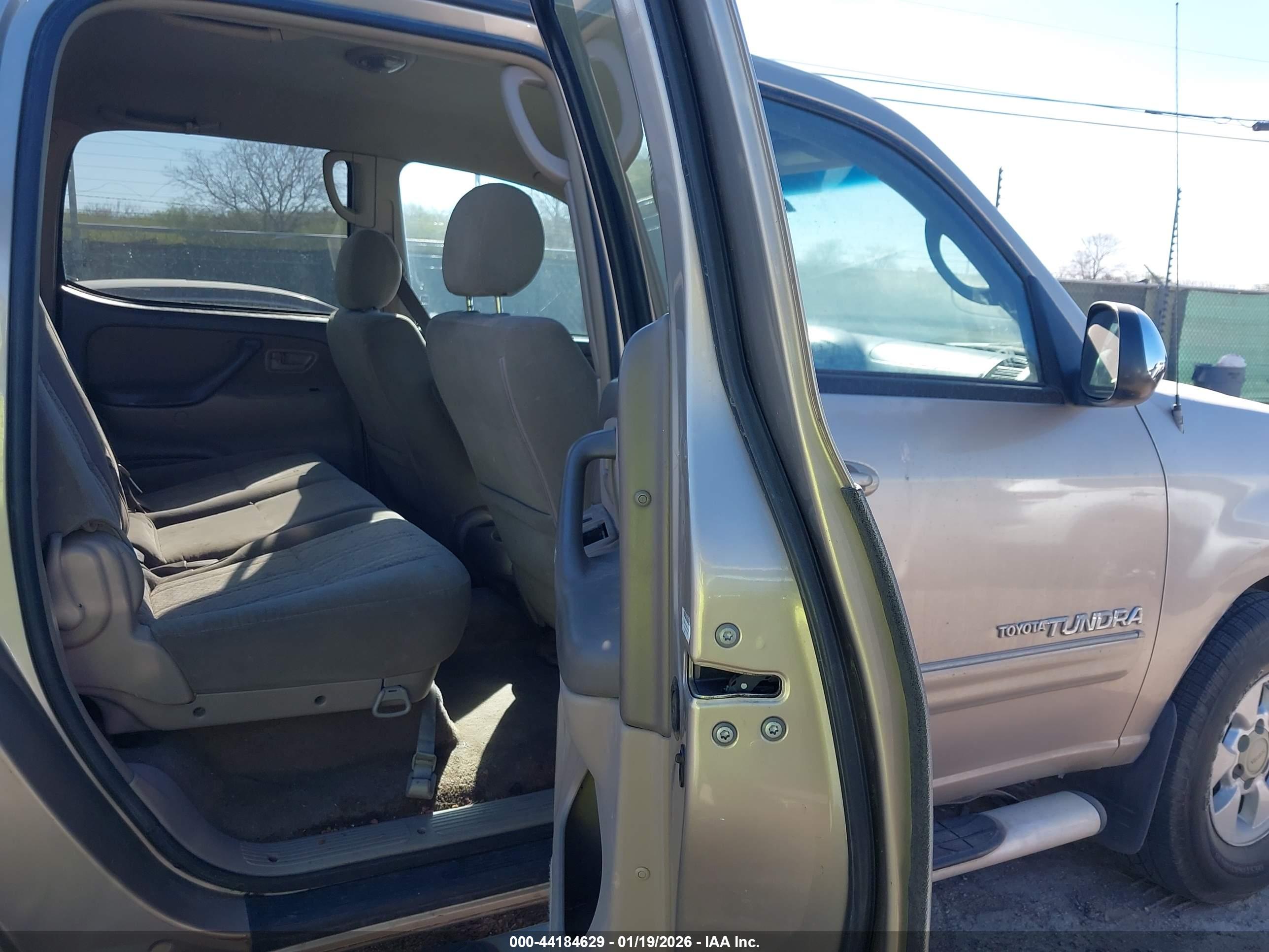 TOYOTA TUNDRA image 8