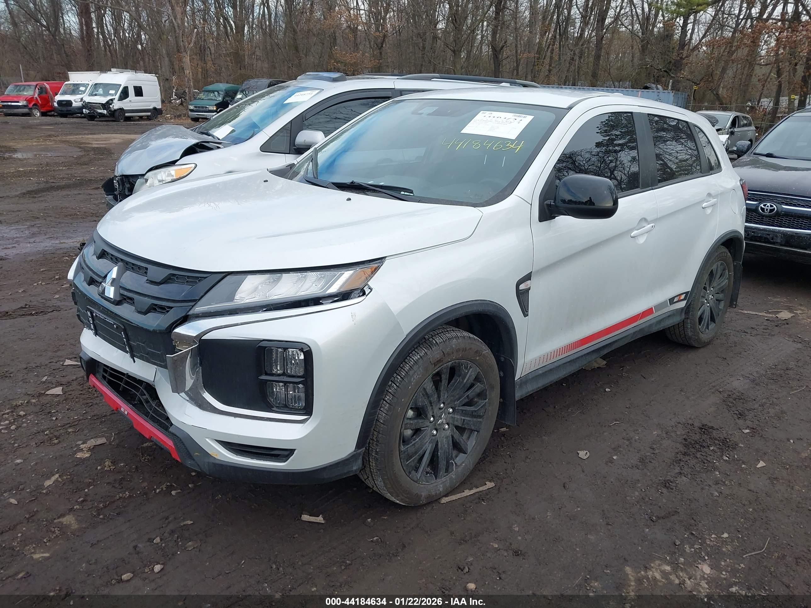 MITSUBISHI OUTLANDER image 2